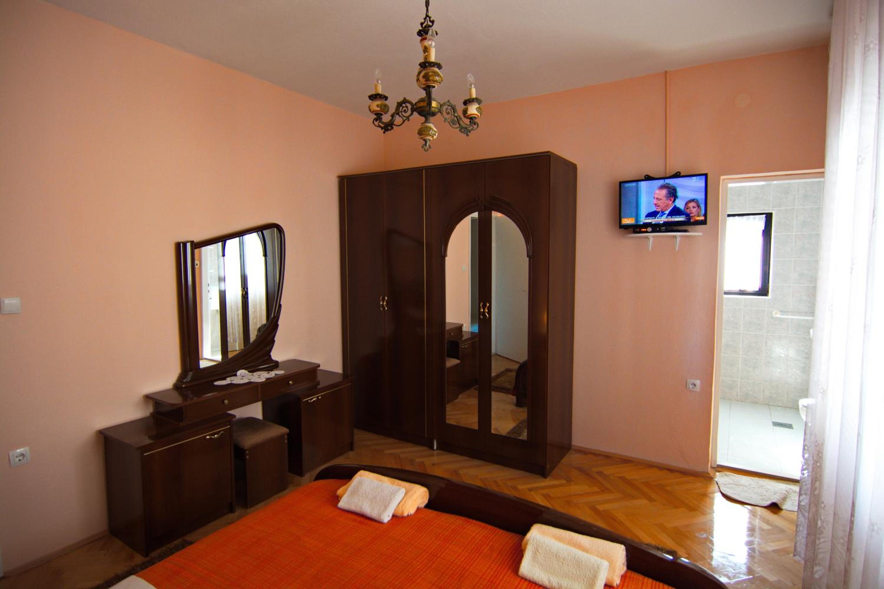 Double Room with Private Bathroom - Photo 3