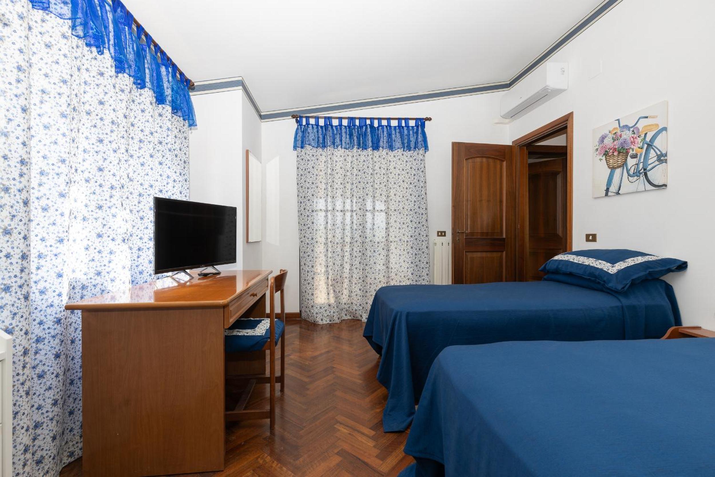 Twin Room with Mountain View - Photo 14