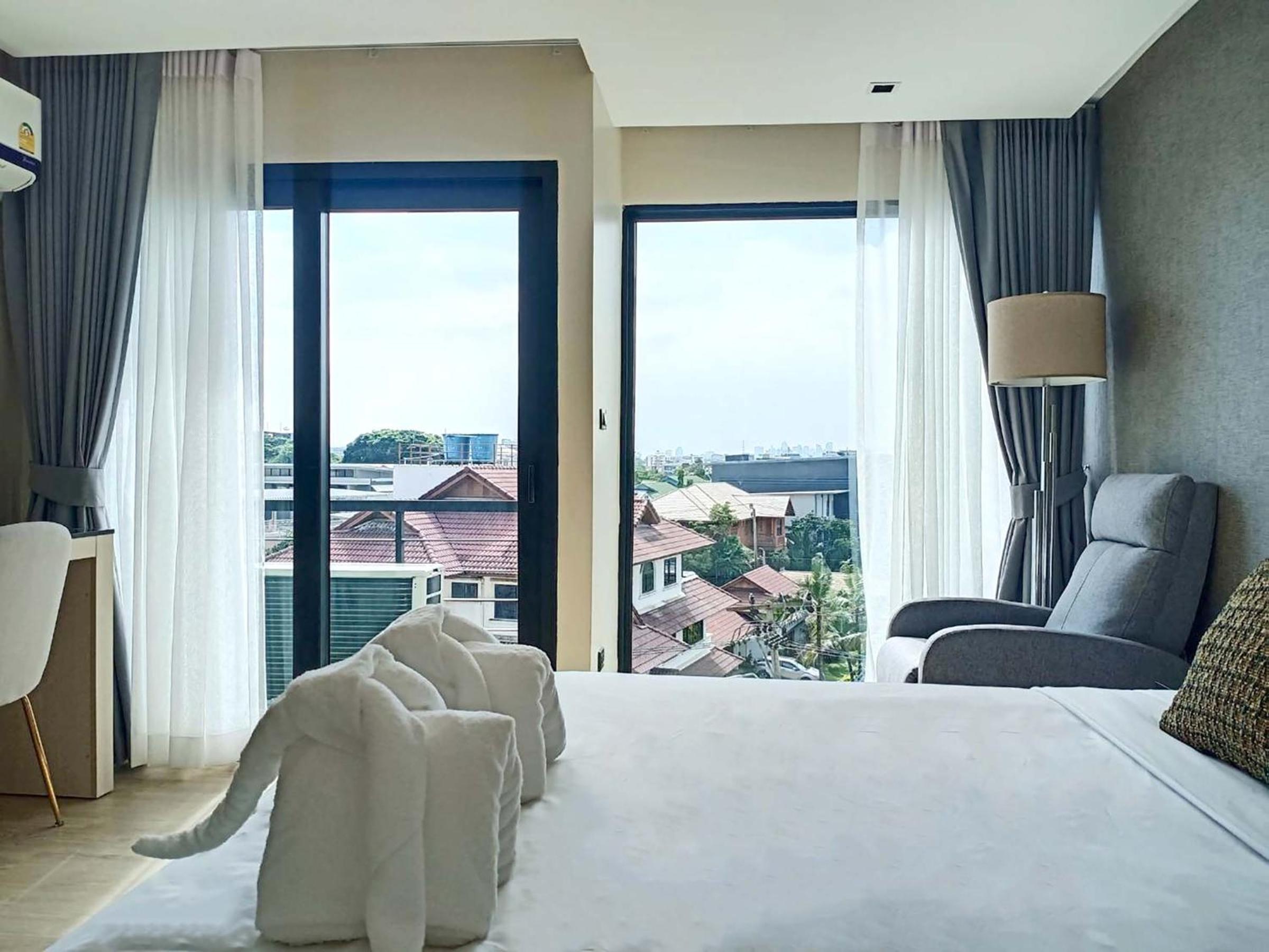 Deluxe King Room photo 3