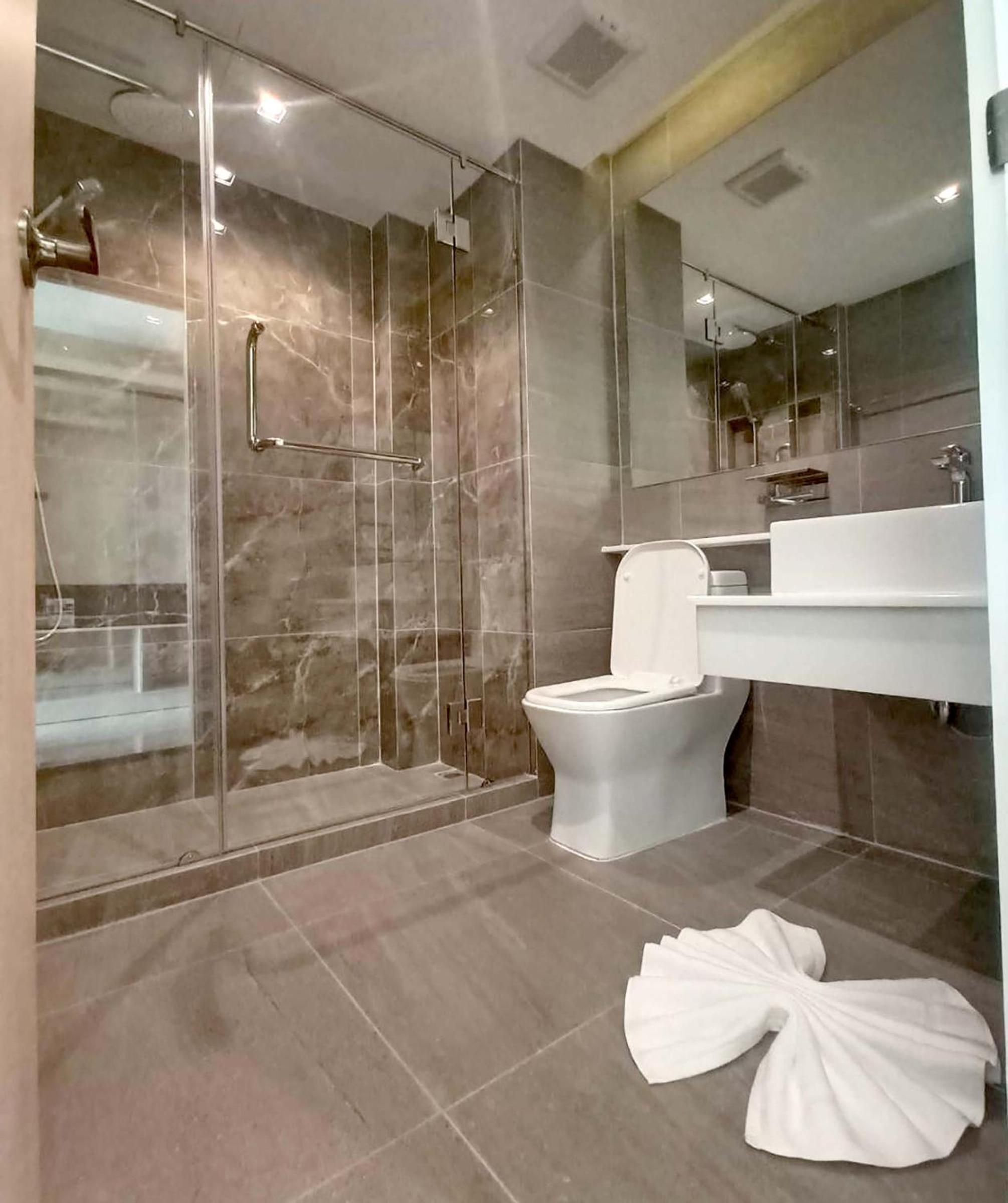 Twin Room with Private Bathroom photo 2