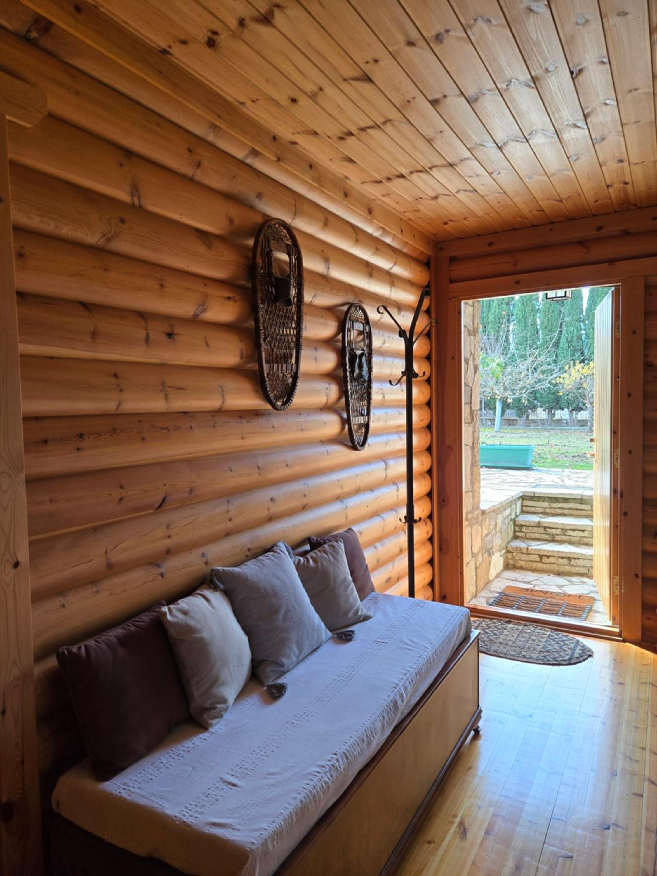 Deluxe Double Room (2 Adults + 1 Child) photo 1