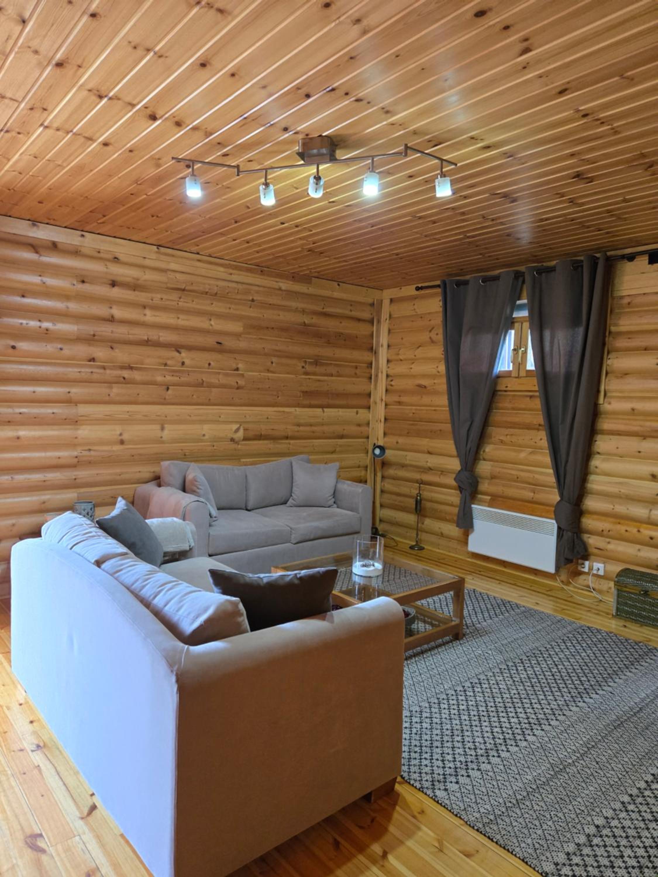 Deluxe Double Room (2 Adults + 1 Child) photo 2