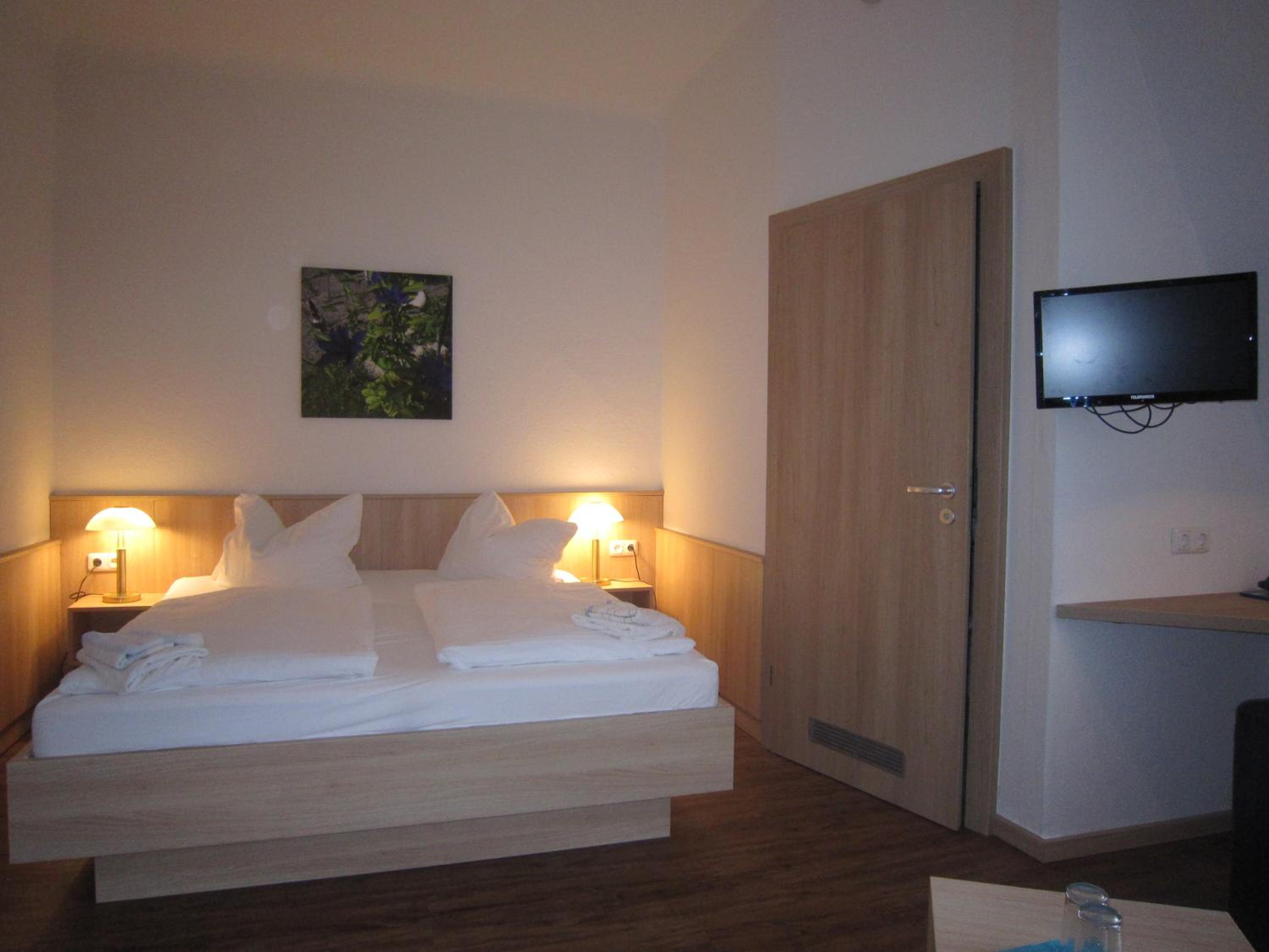 Double Room - Photo 9