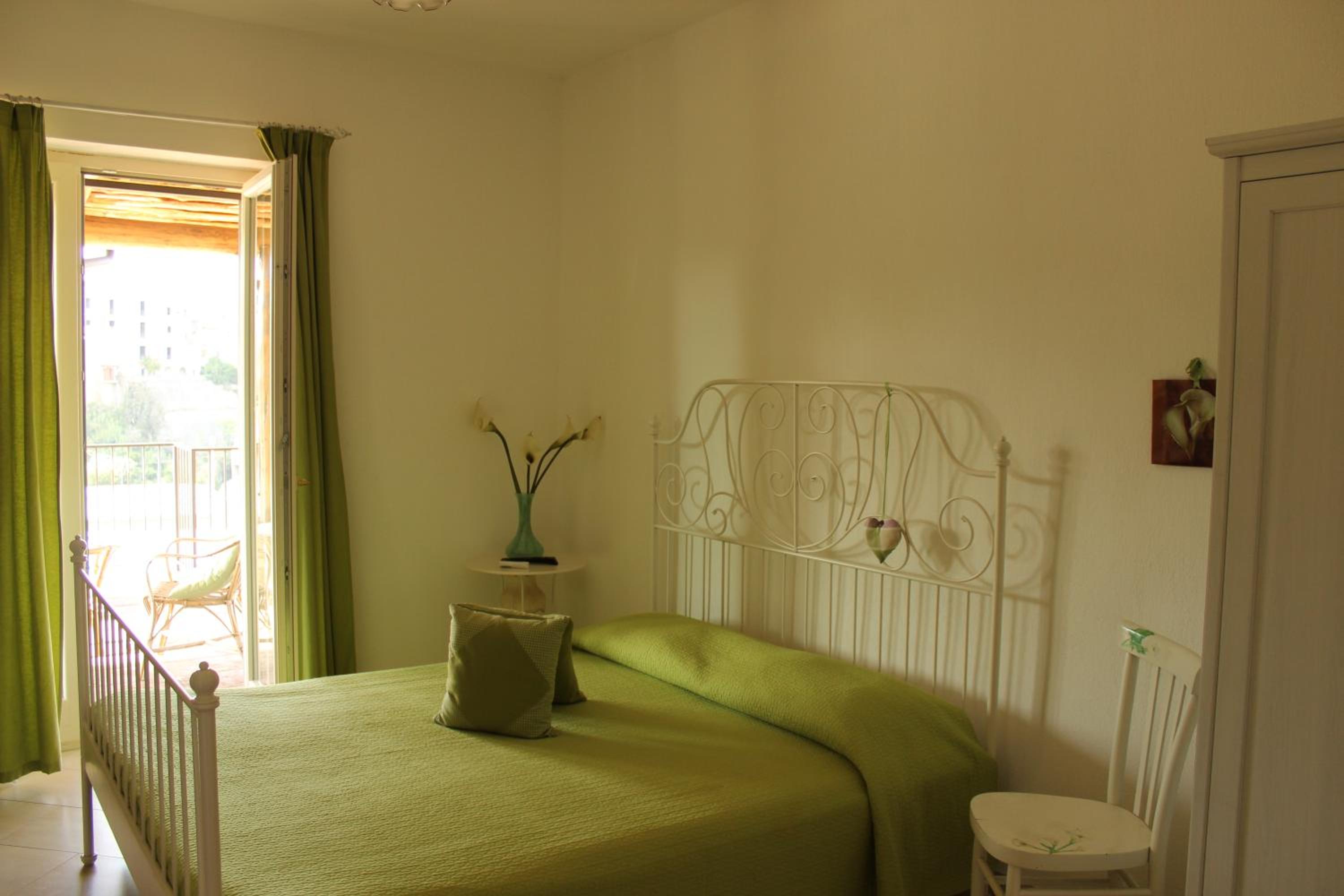 Triple Room with Pool View photo 3