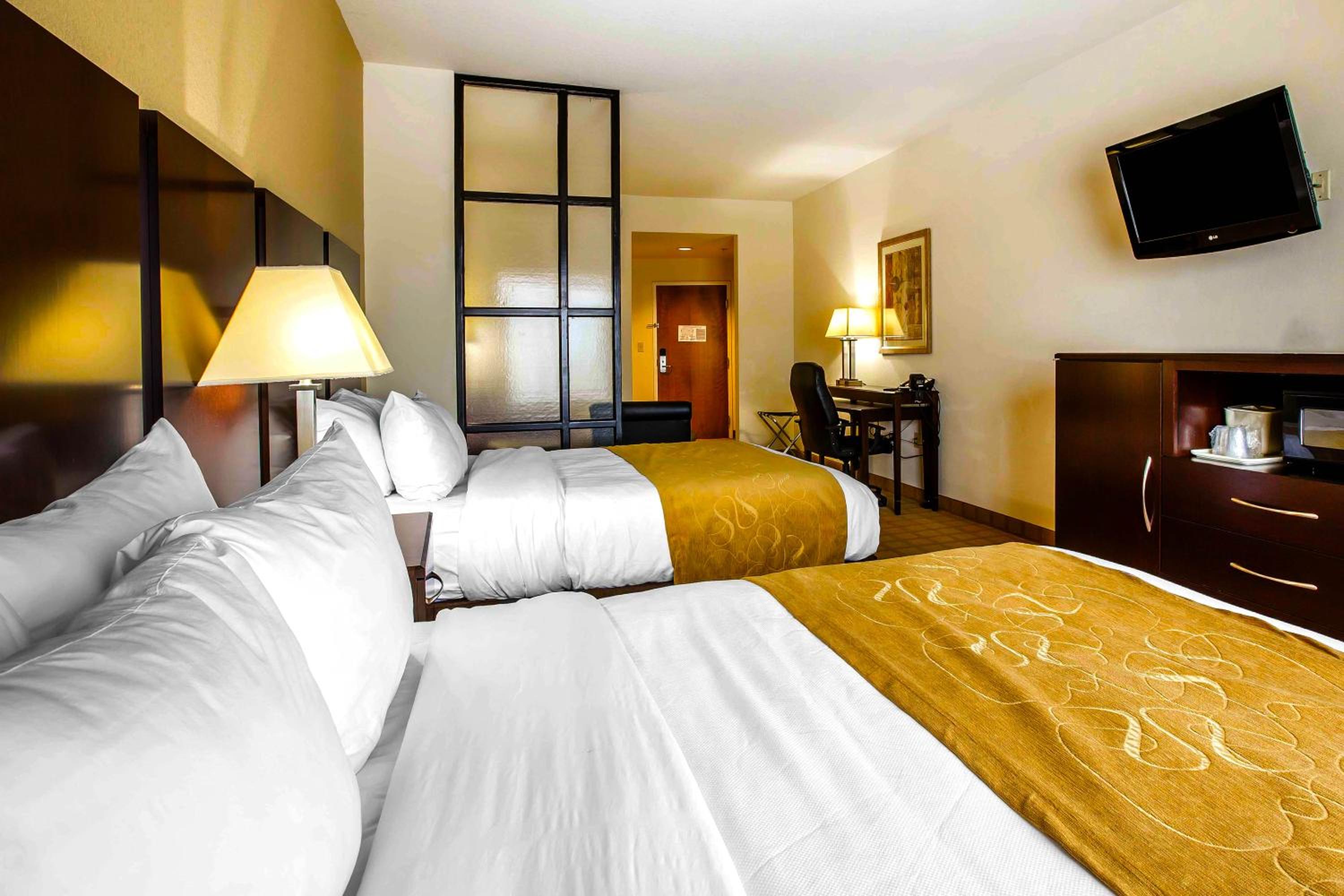 Queen Suite - Disability Access/Non-Smoking - Photo 4