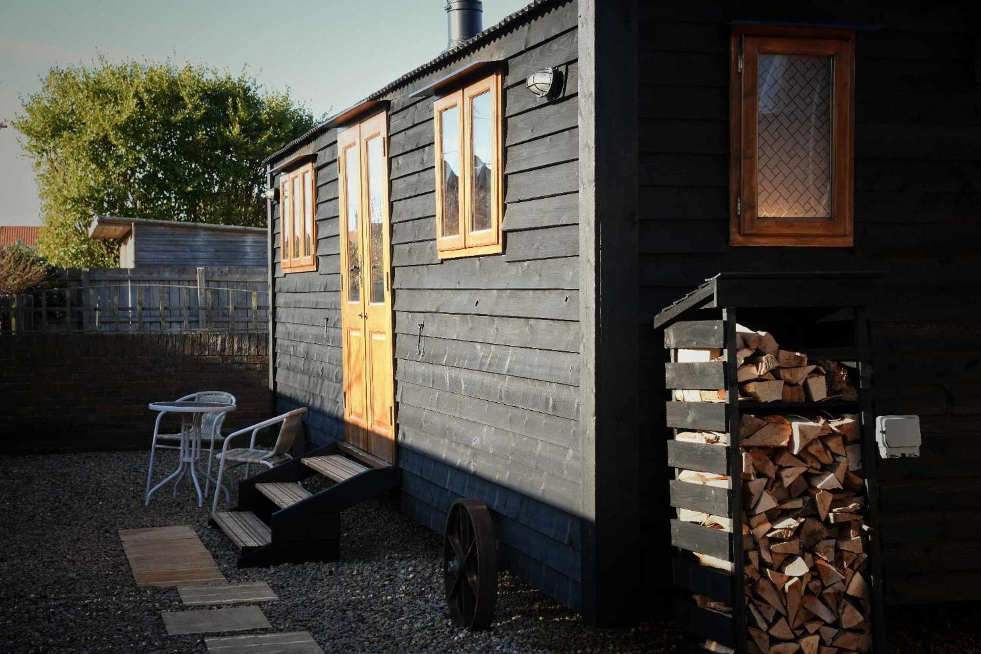 Luxurious Shepherd's Hut photo 1