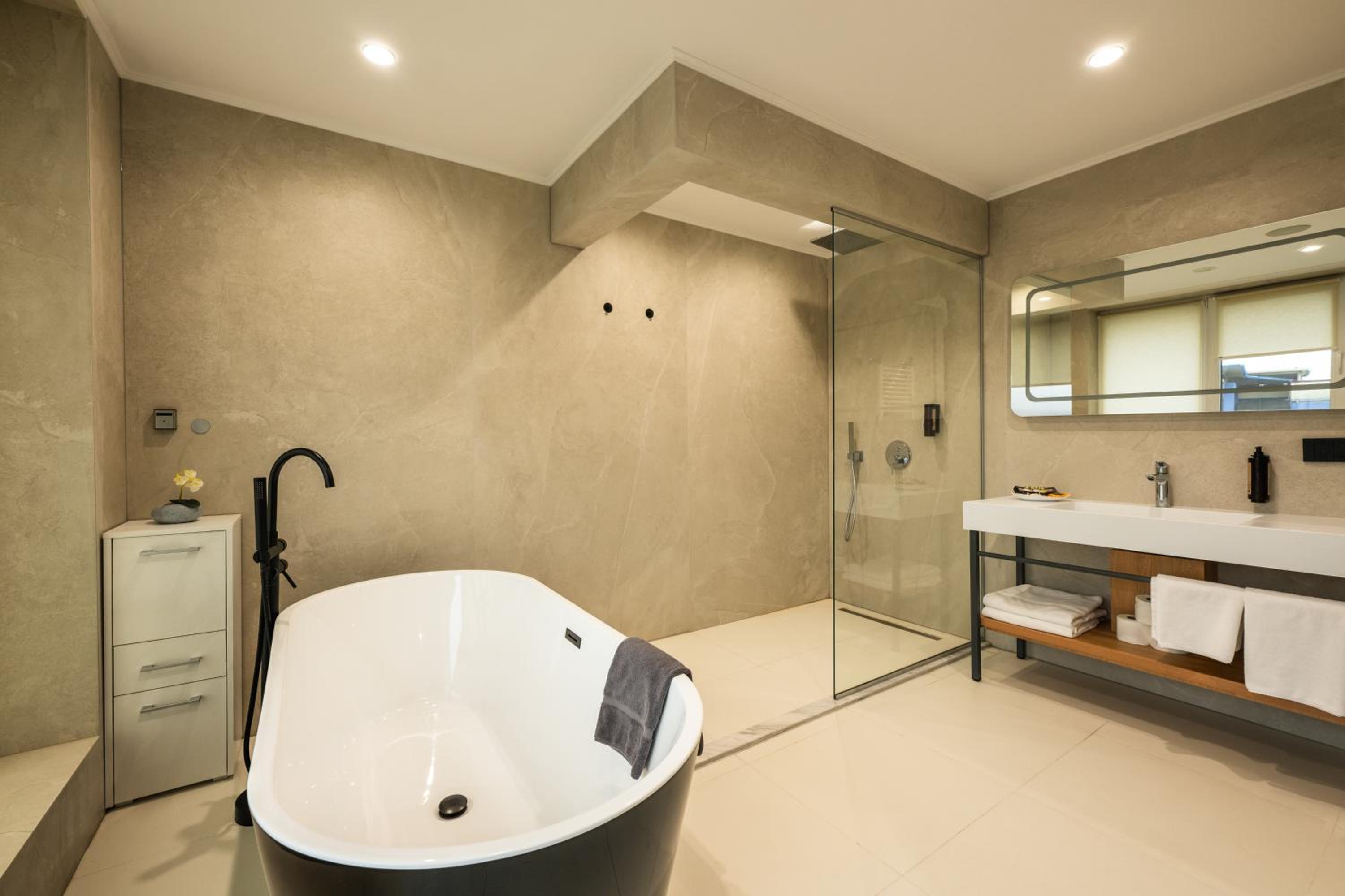 Two-Bedroom Apartment with Balcony photo 1