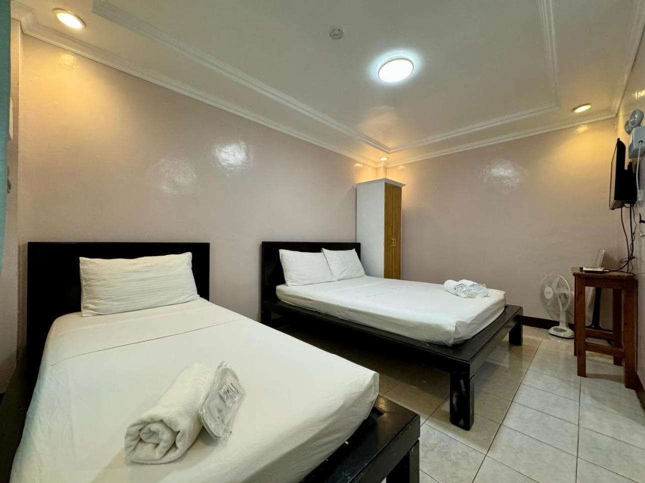 Standard Double Room - Photo 3
