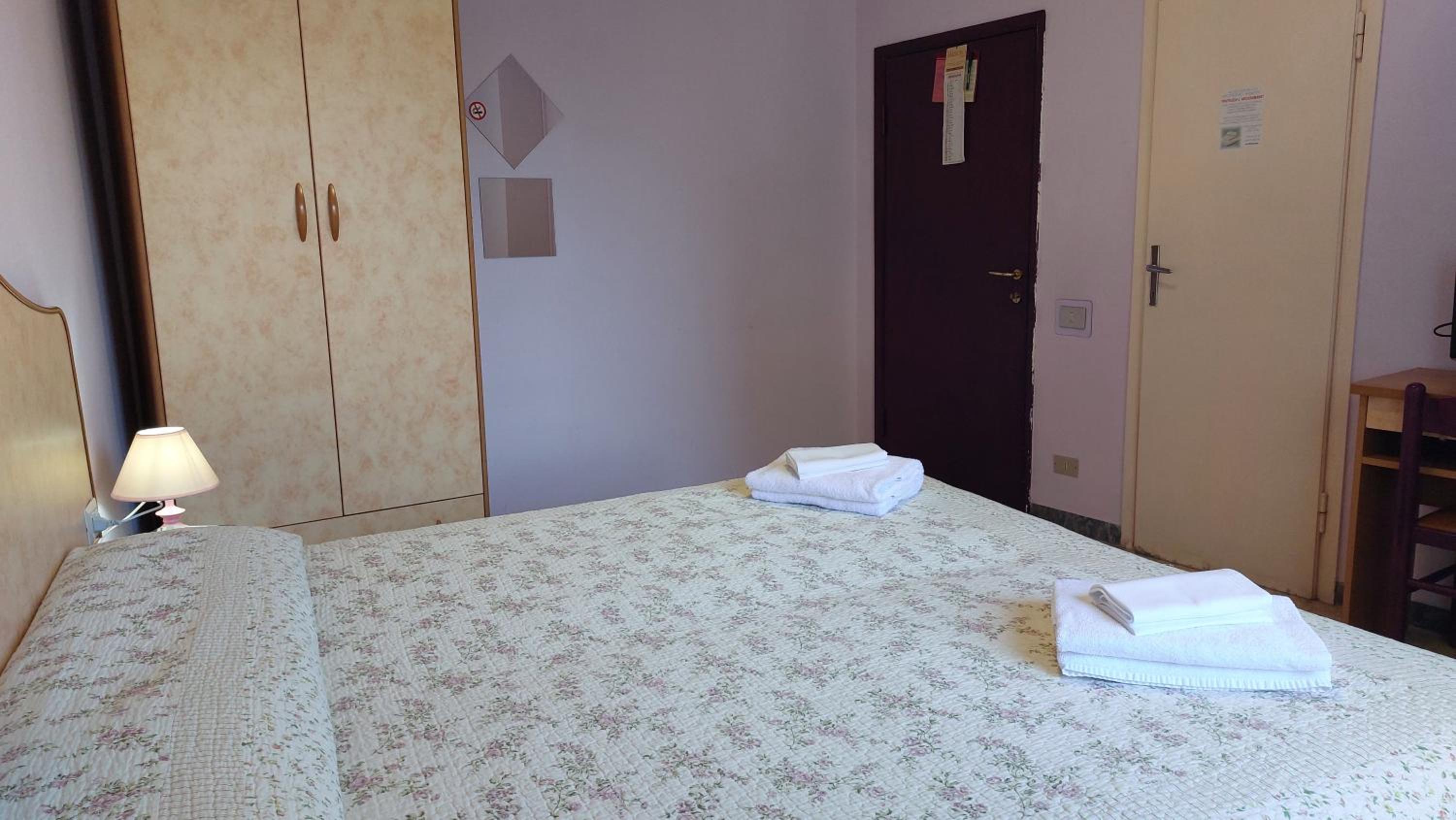 Double or Twin Room - Photo 10