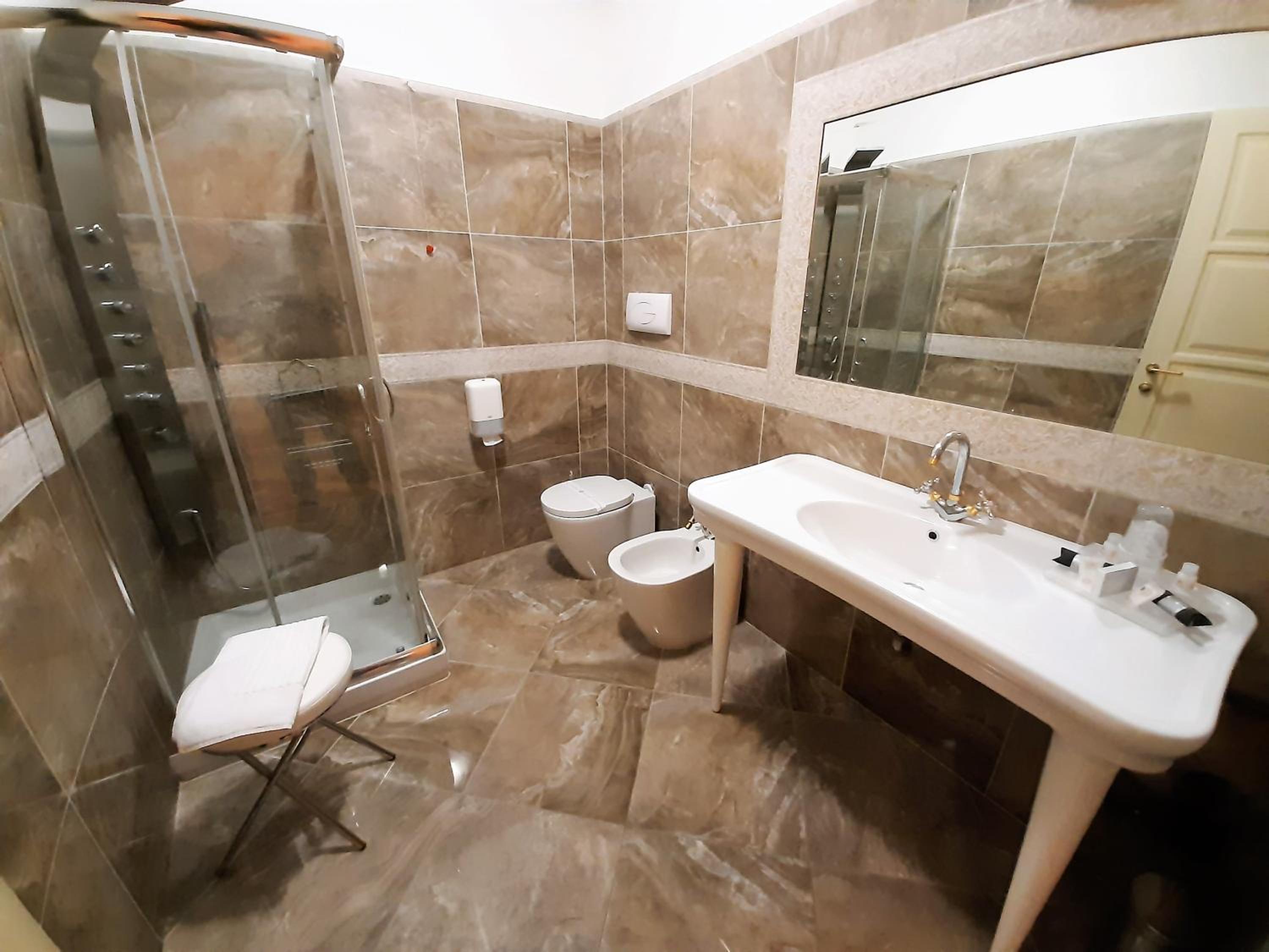 Deluxe Double Room - Photo 3