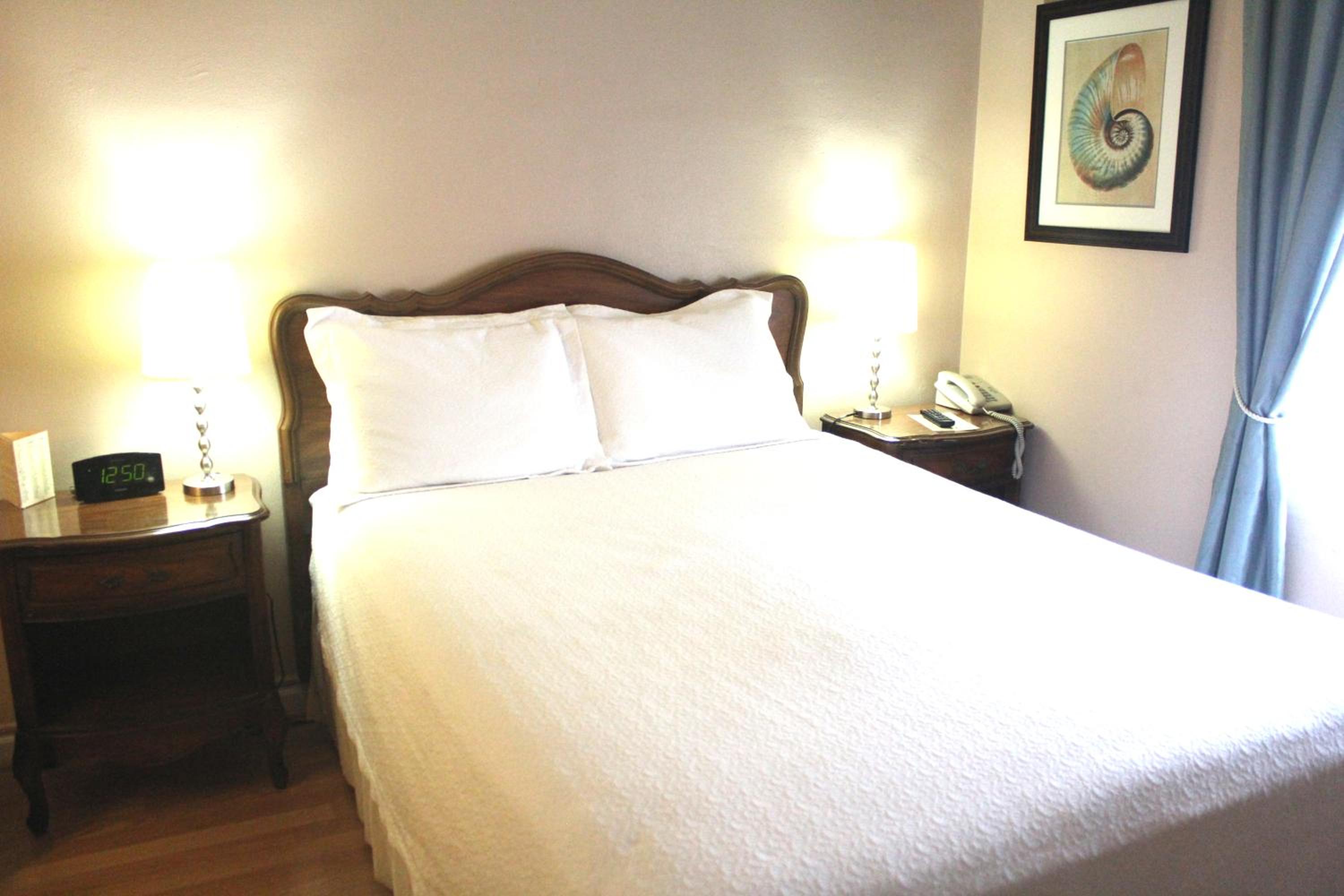 Standard Queen Room - Photo 5