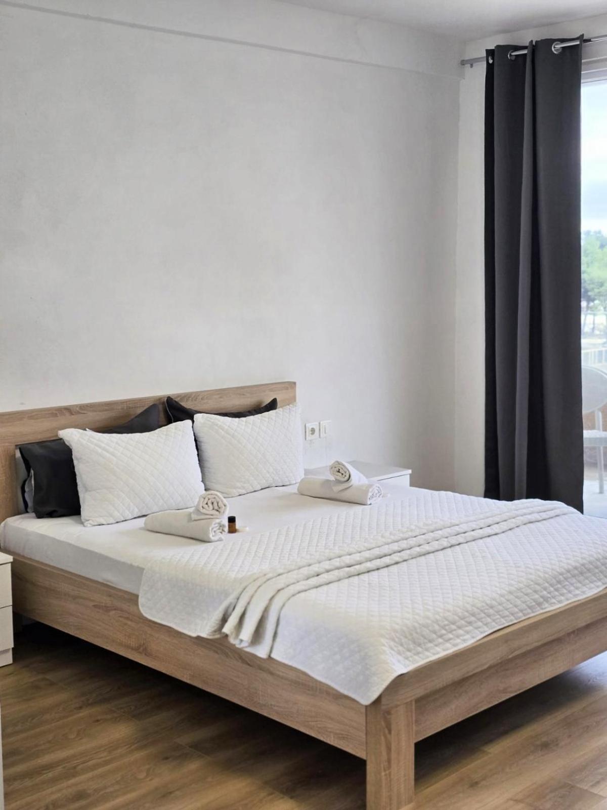 One-Bedroom Apartment with Balcony