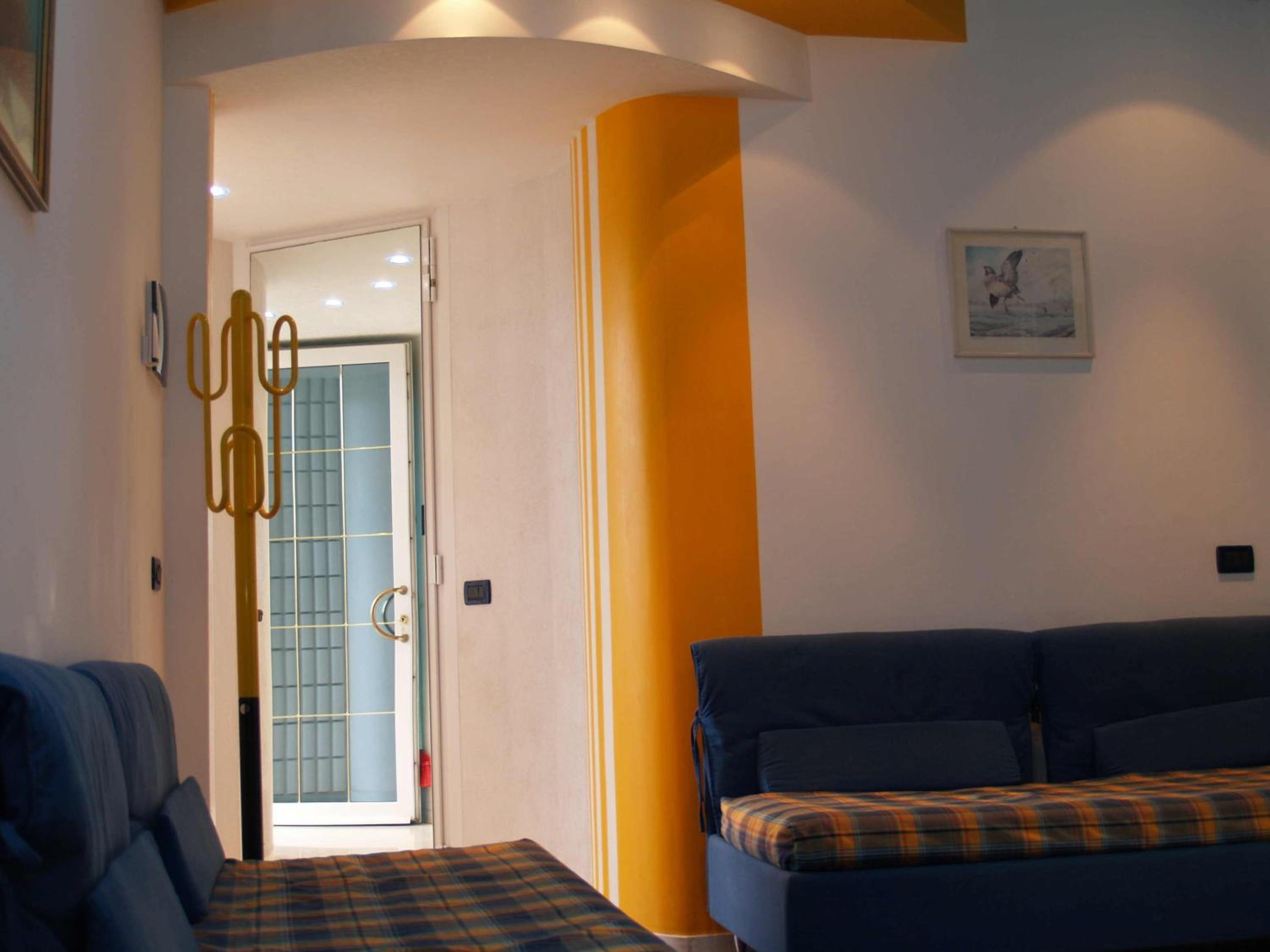 Large One-Bedroom Apartment with Balcony photo 1