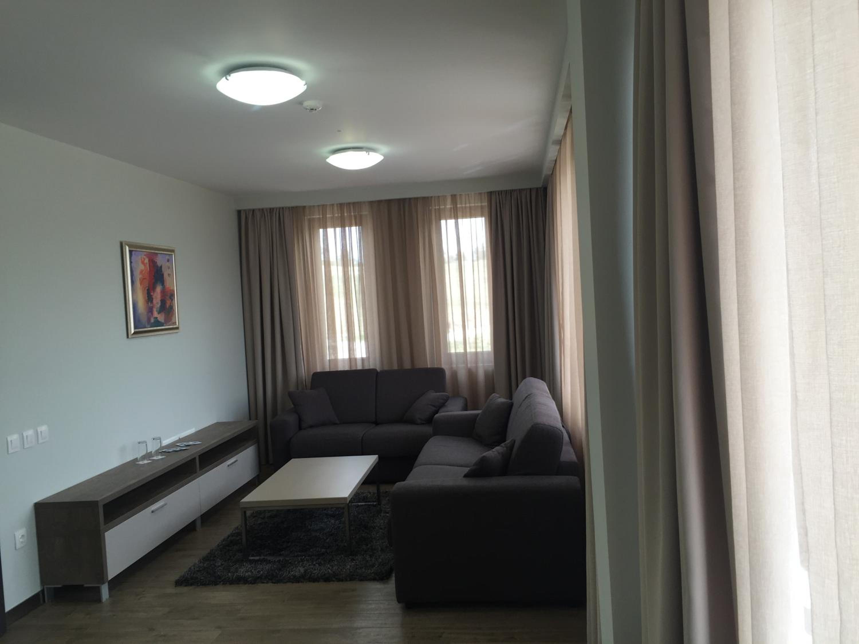 Apartment with Lake View - Photo 6