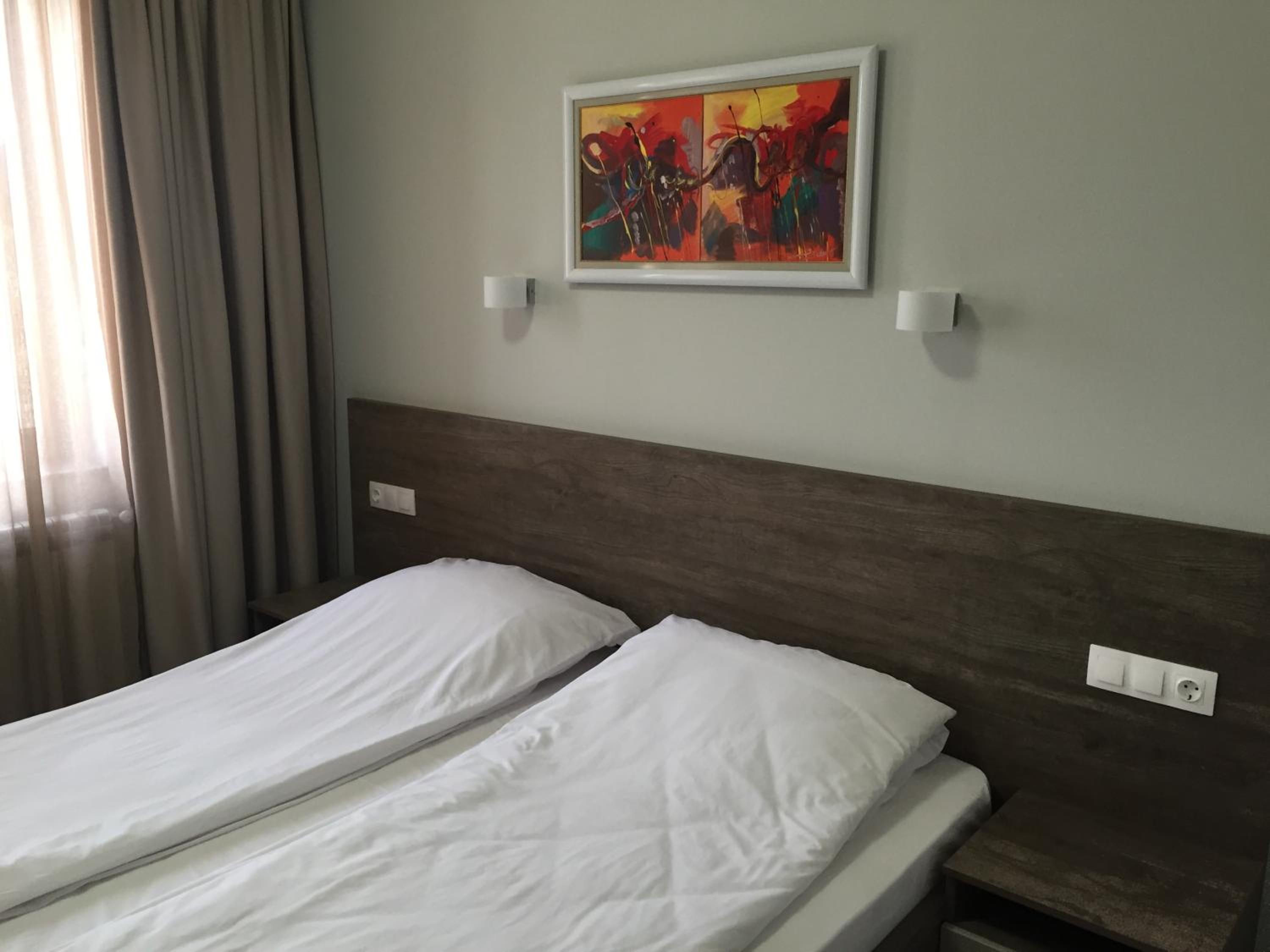 Double Room with Lake View - Photo 7