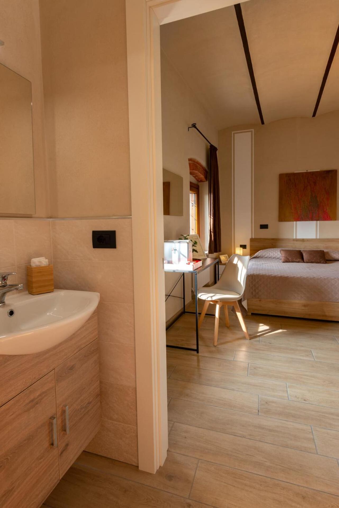 Triple Room - Photo 18