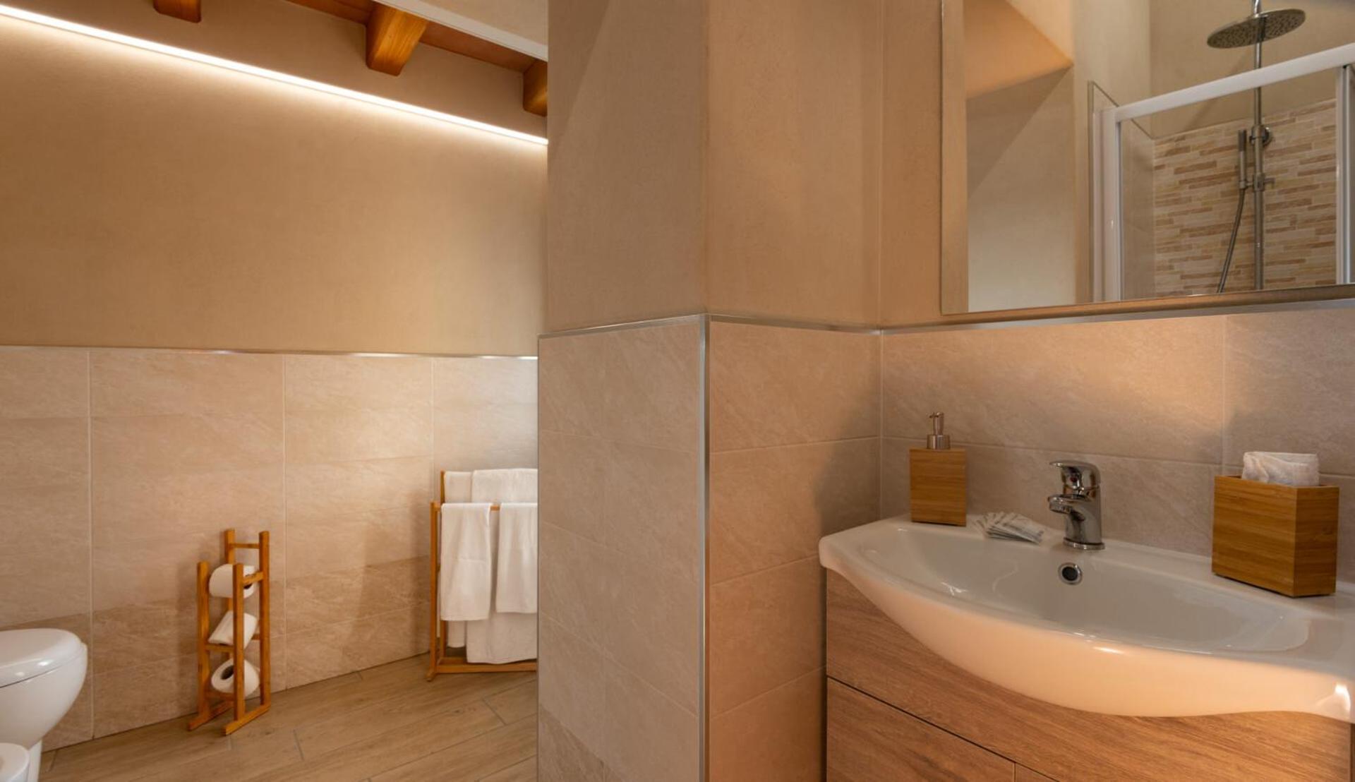 Triple Room - Photo 17