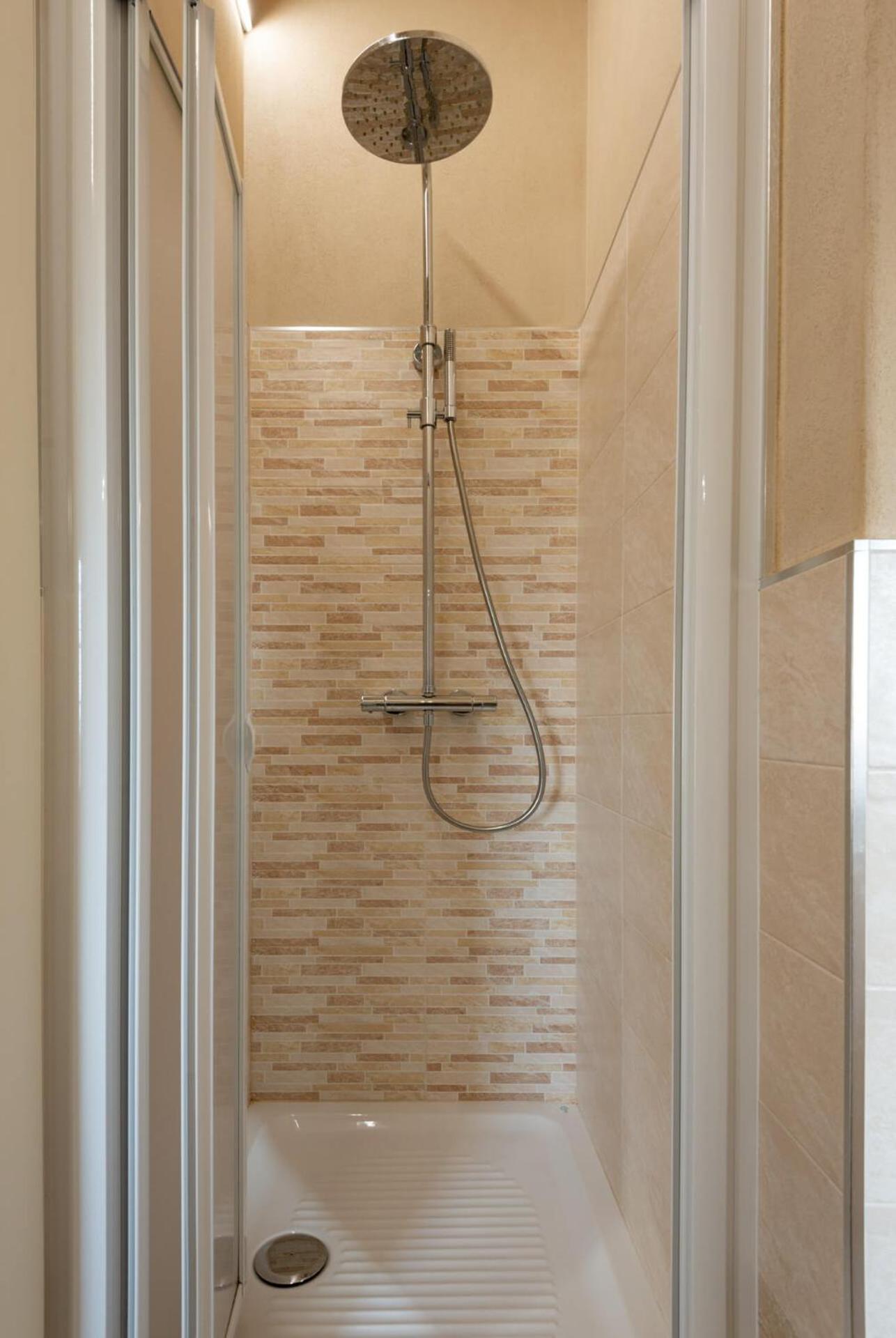 Triple Room - Photo 12