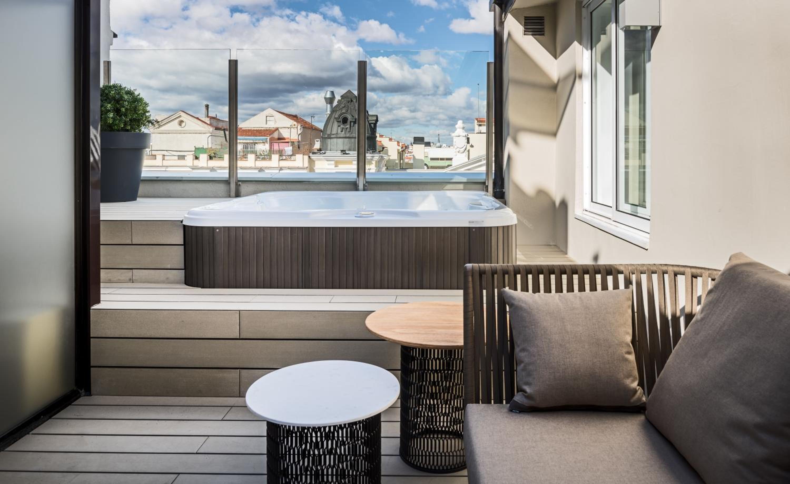Habitación Doble Superior con Terraza y Jacuzzi® Habitación Doble Superior con Terraza y Jacuzzi®