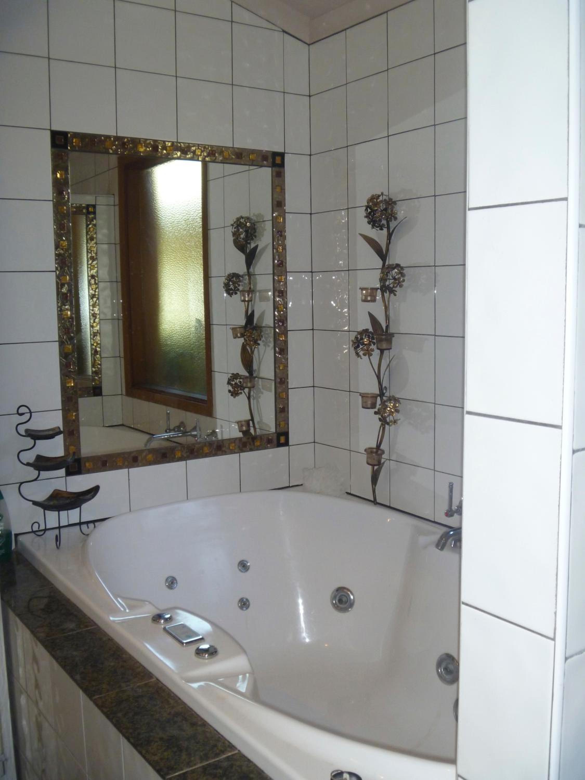 Deluxe Queen Suite photo 2