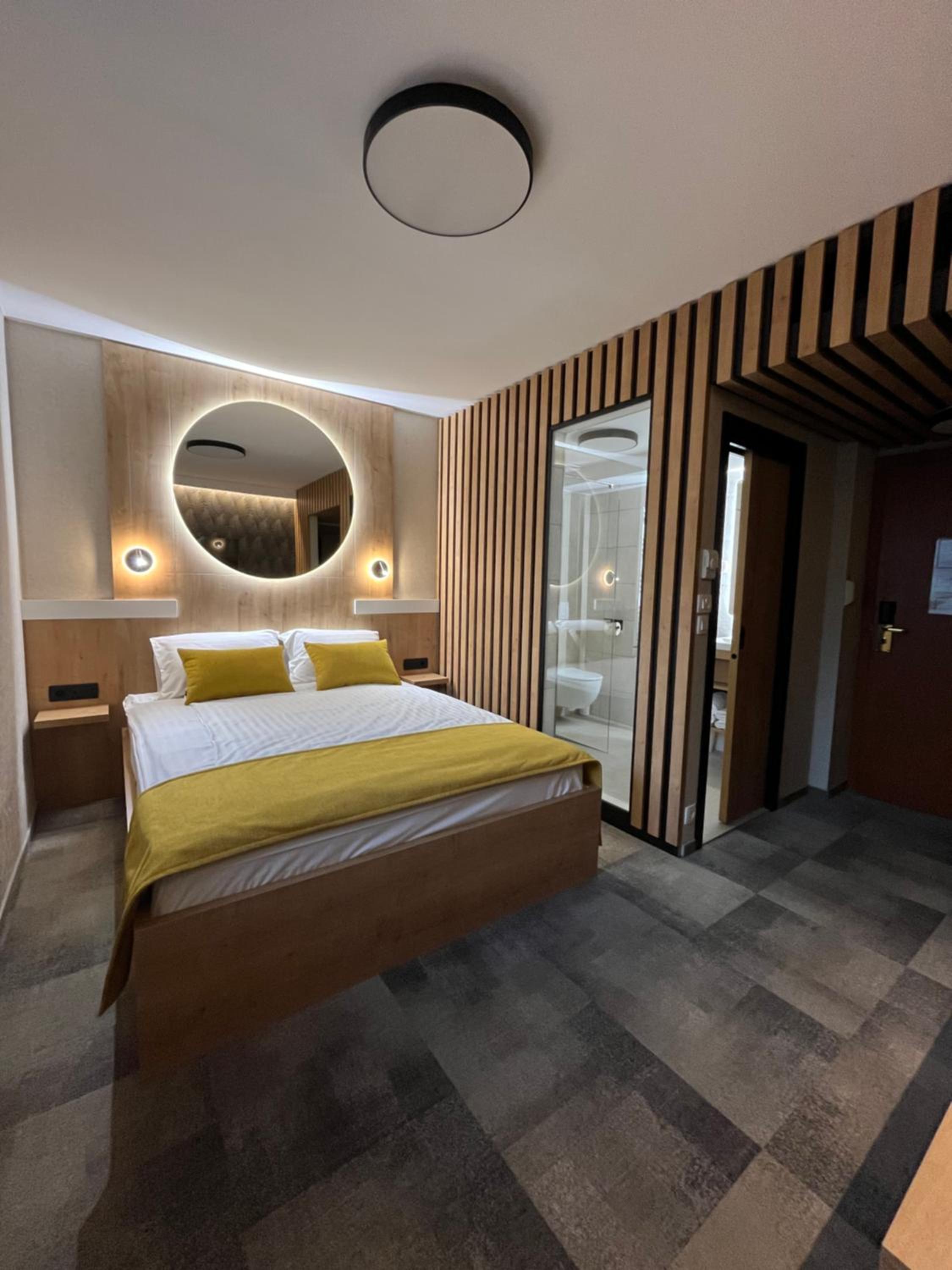 Deluxe Double Room - Photo 1