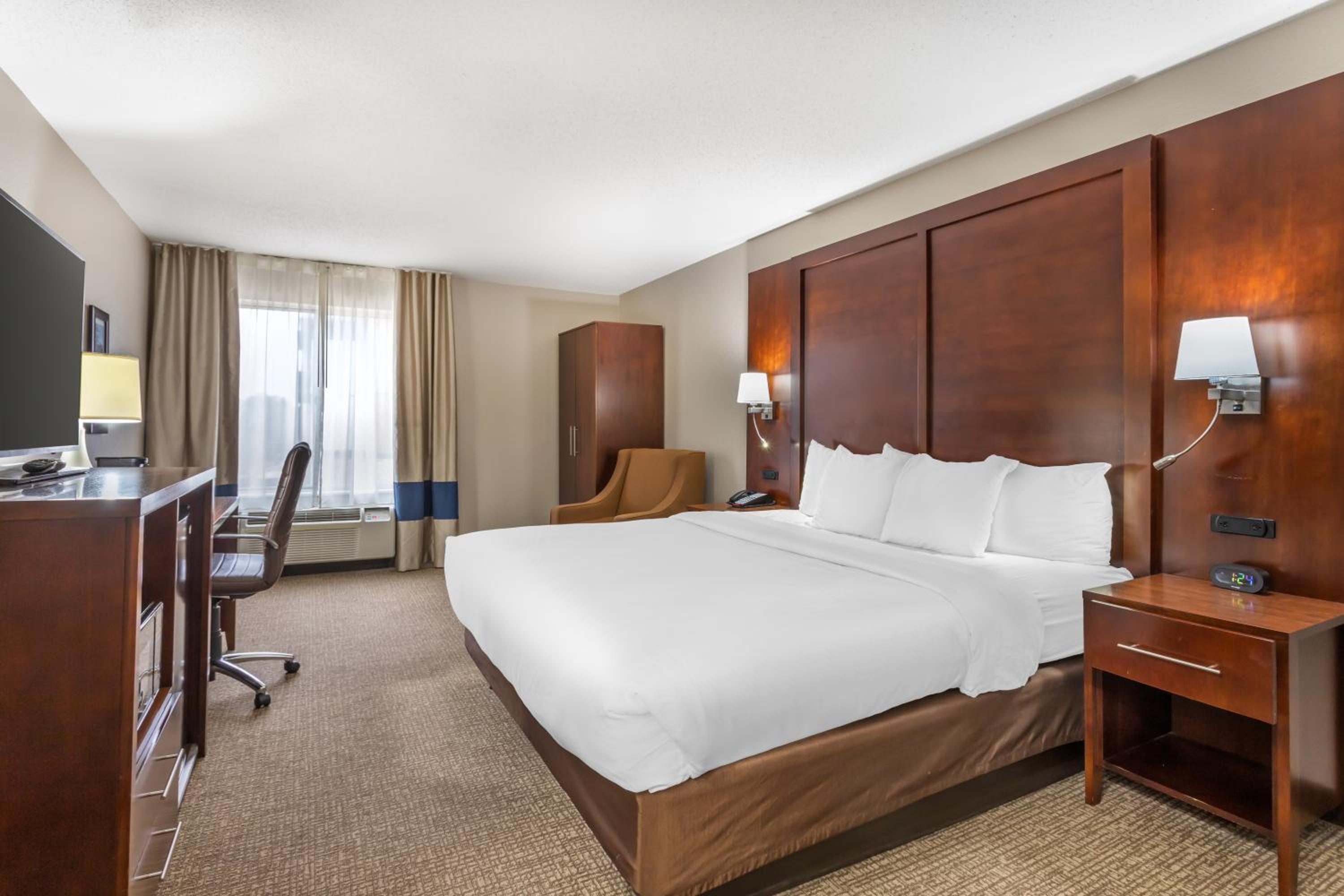 King Room - Non-Smoking - Photo 1