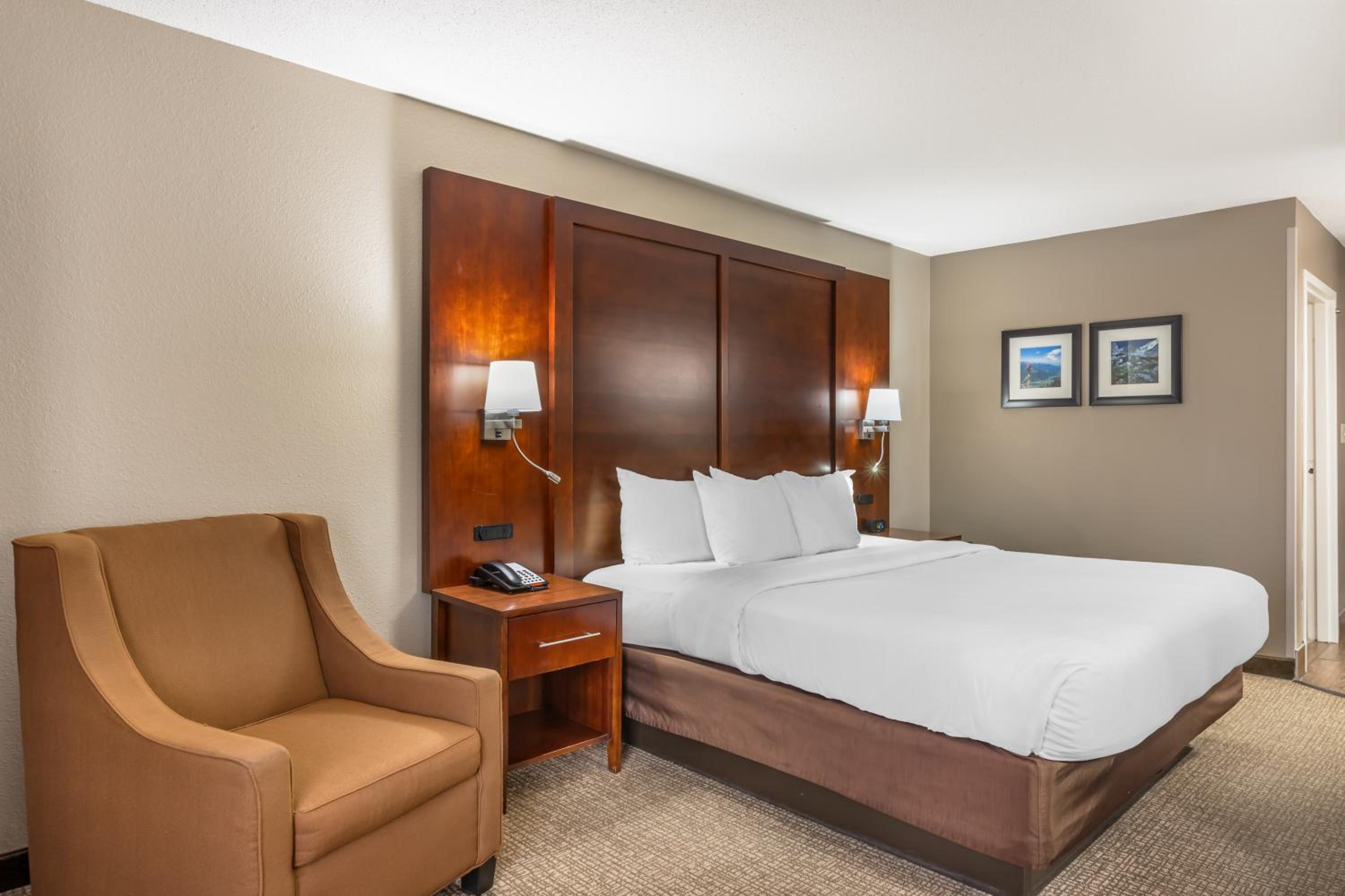 King Room - Non-Smoking - Photo 2