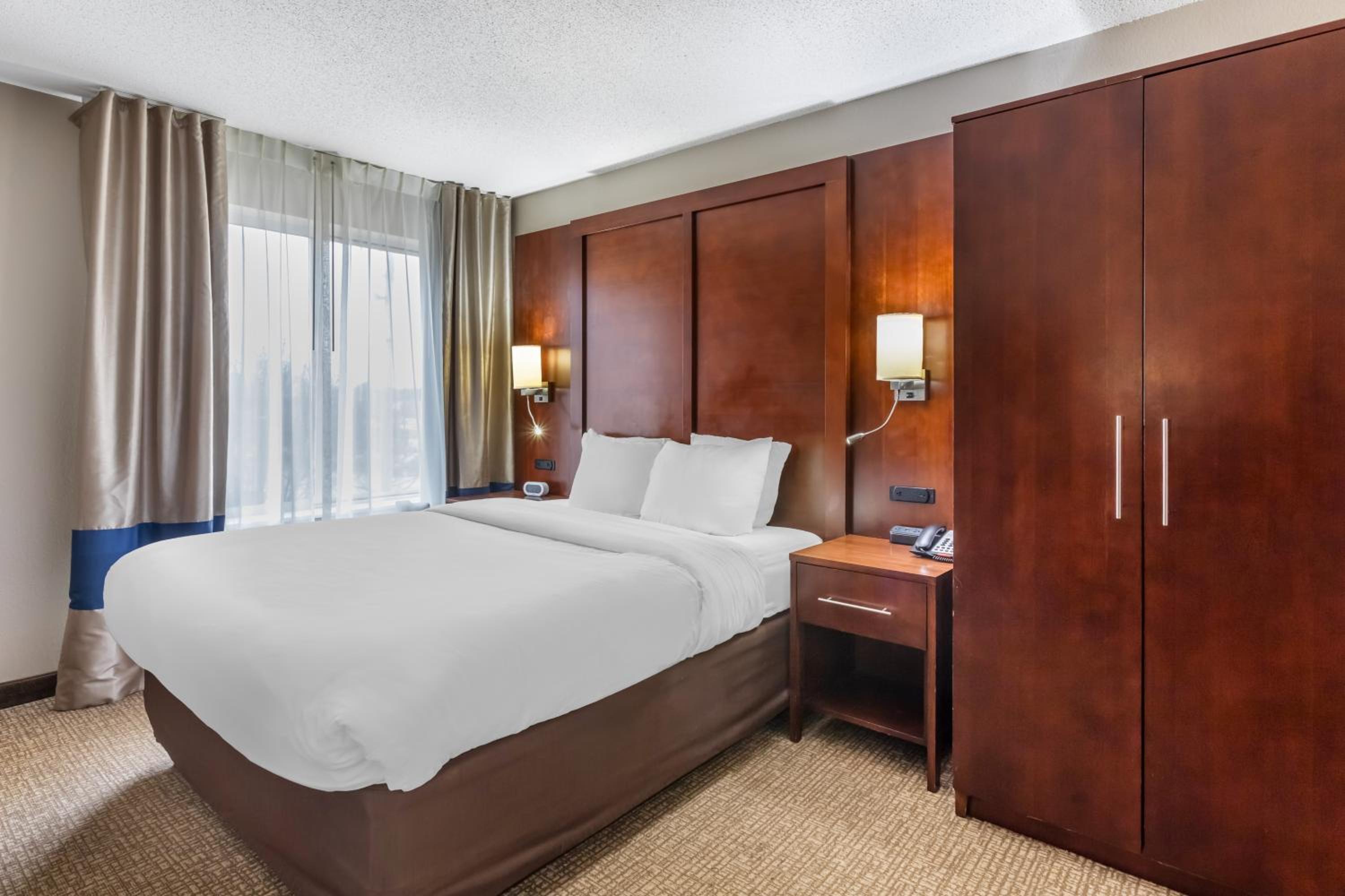 Superior Queen Room - Non-Smoking - Photo 2