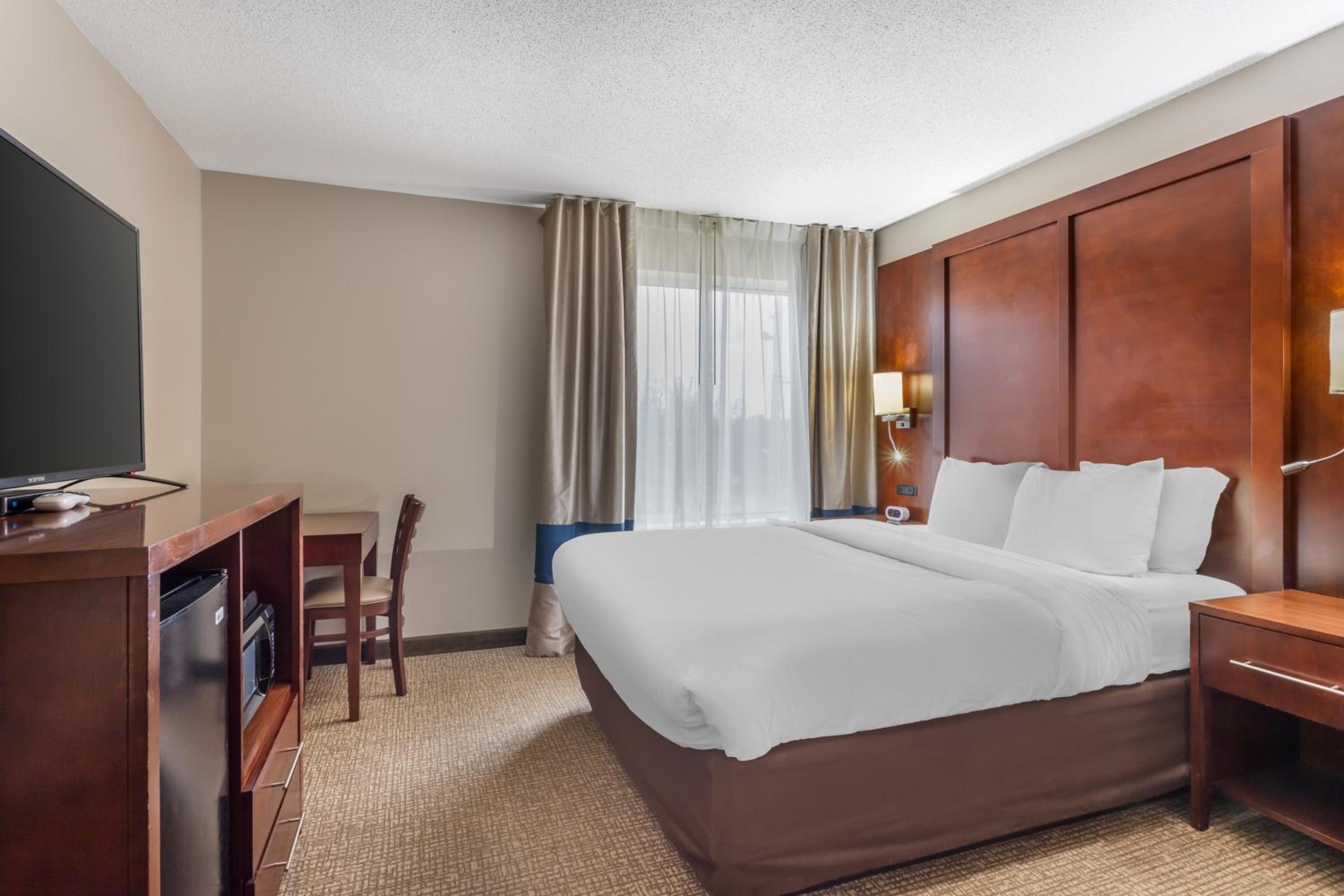 Superior Queen Room - Non-Smoking - Photo 3