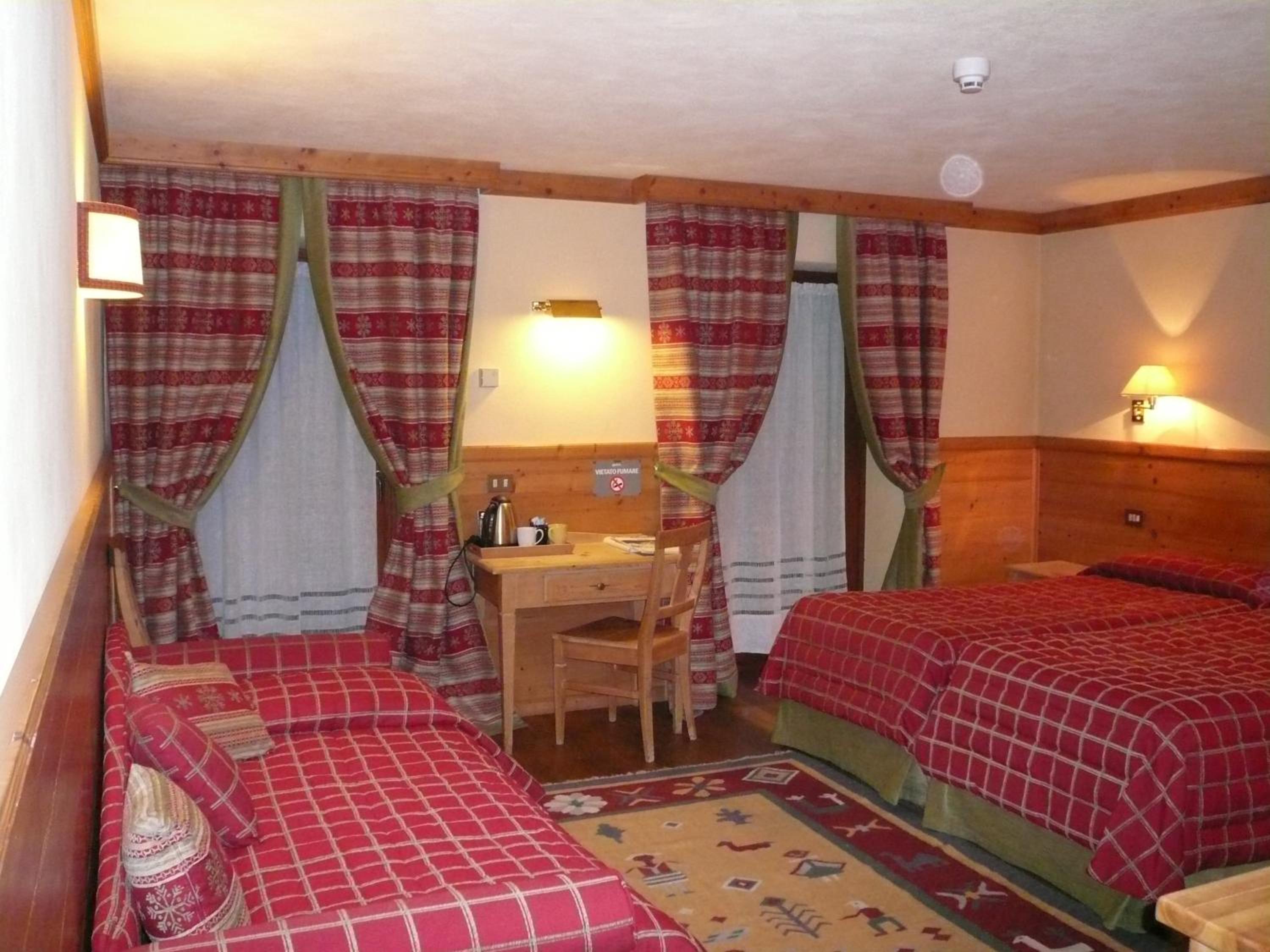Superior Double or Twin Room photo 3
