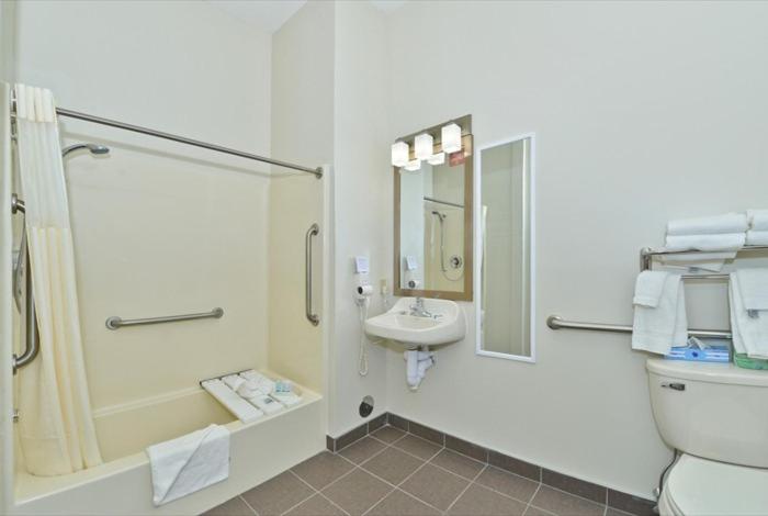King Room - Accessible/Non-Smoking photo 2