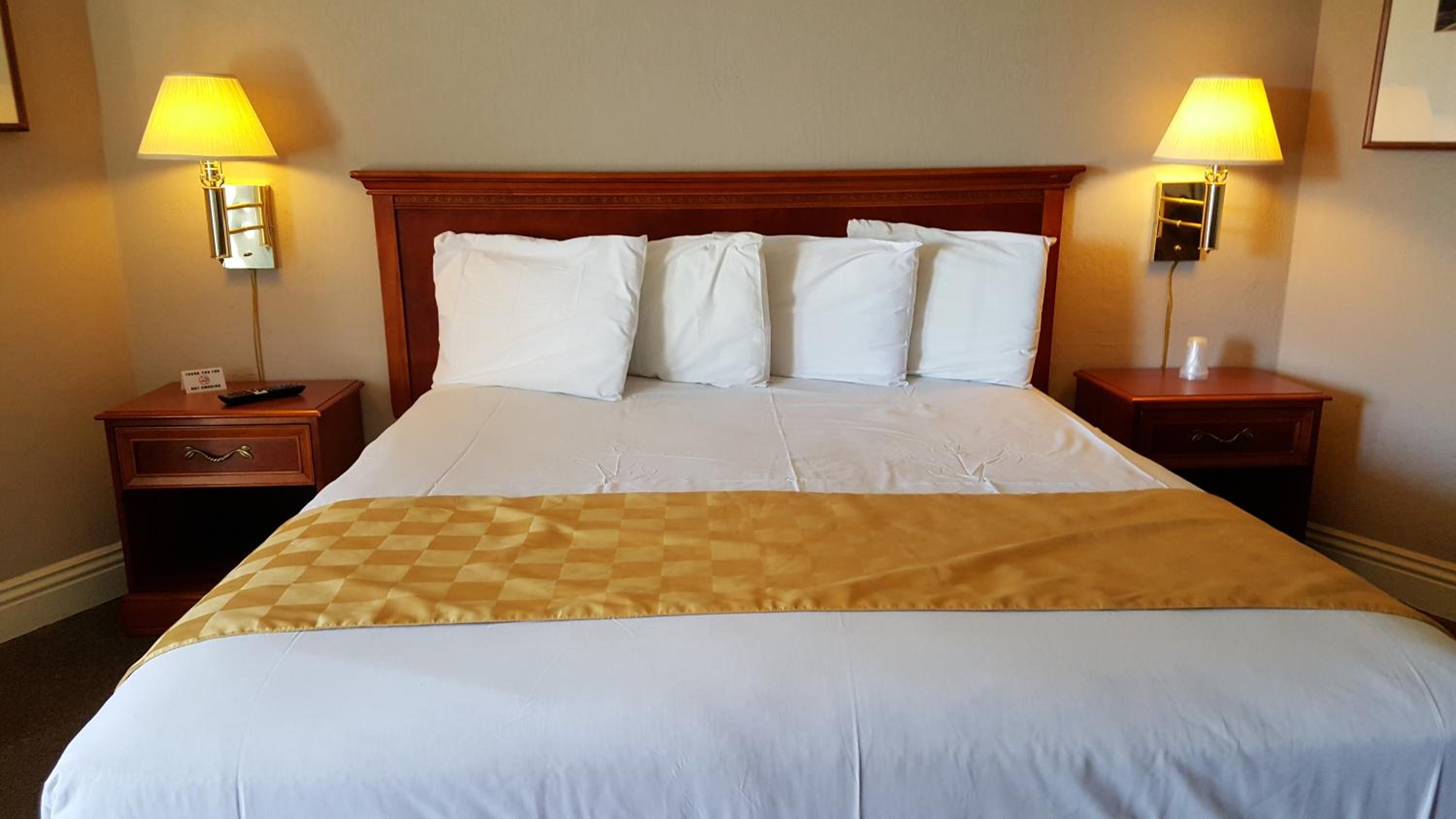 Deluxe King Room photo 1