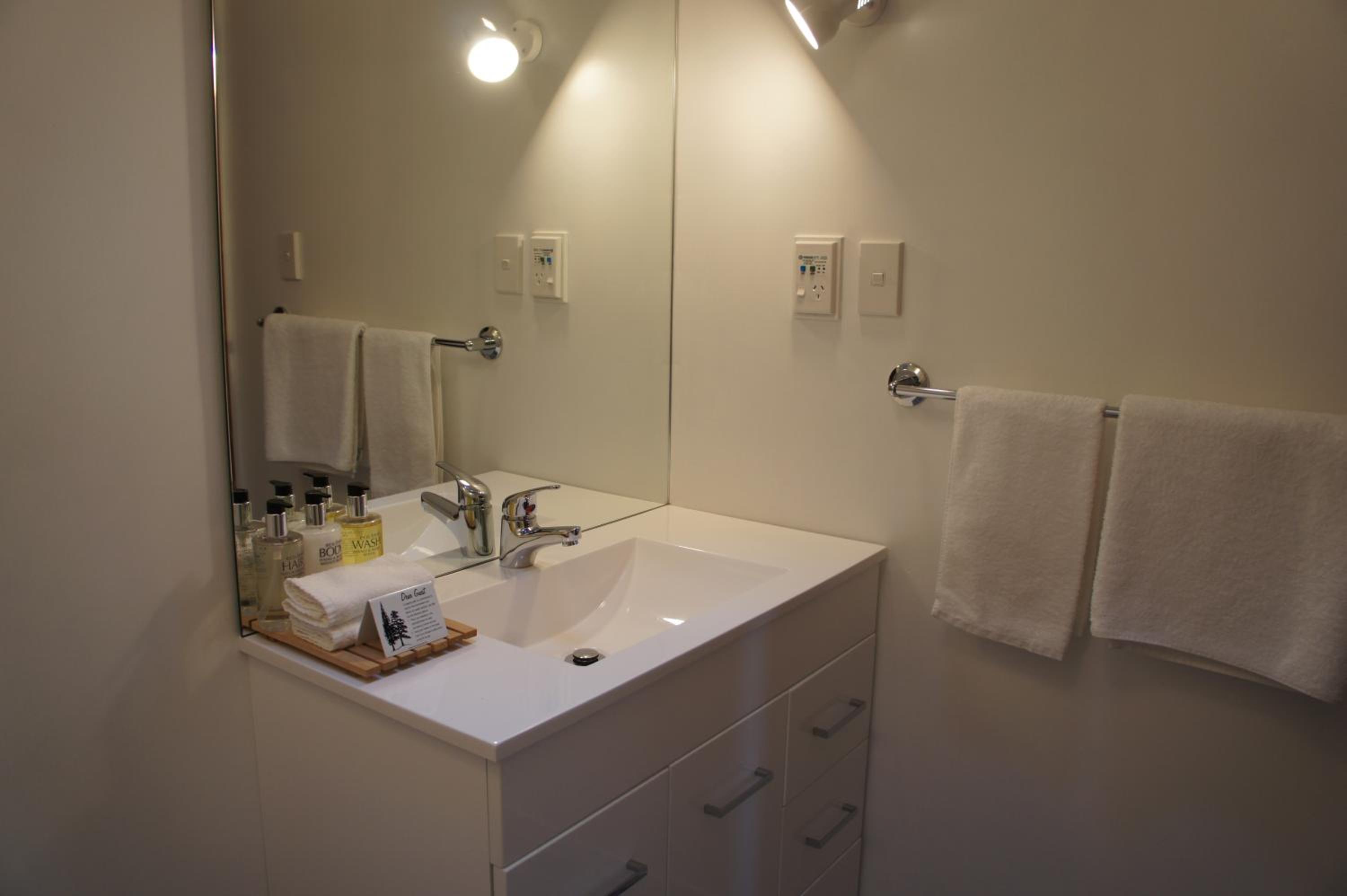 Premier One-Bedroom Apartment - Photo 2