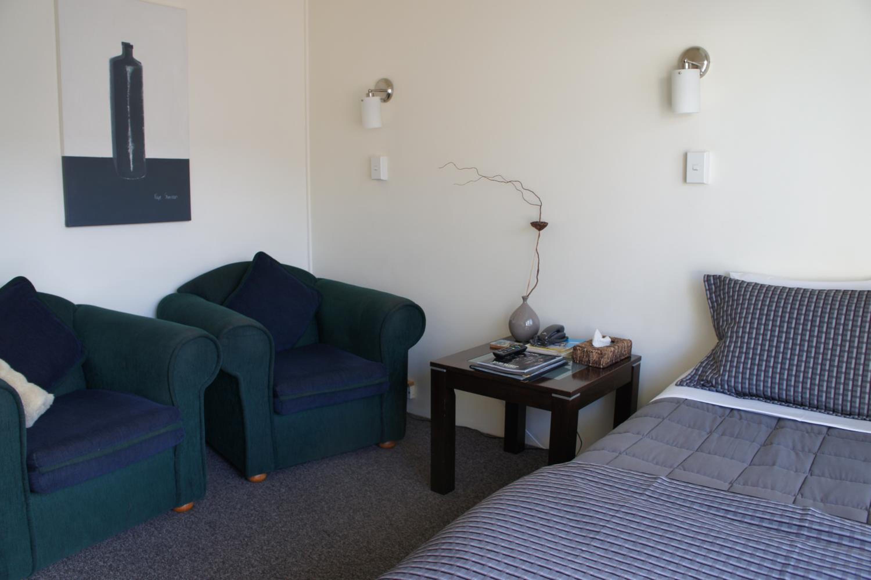 Premier One-Bedroom Apartment - Photo 17