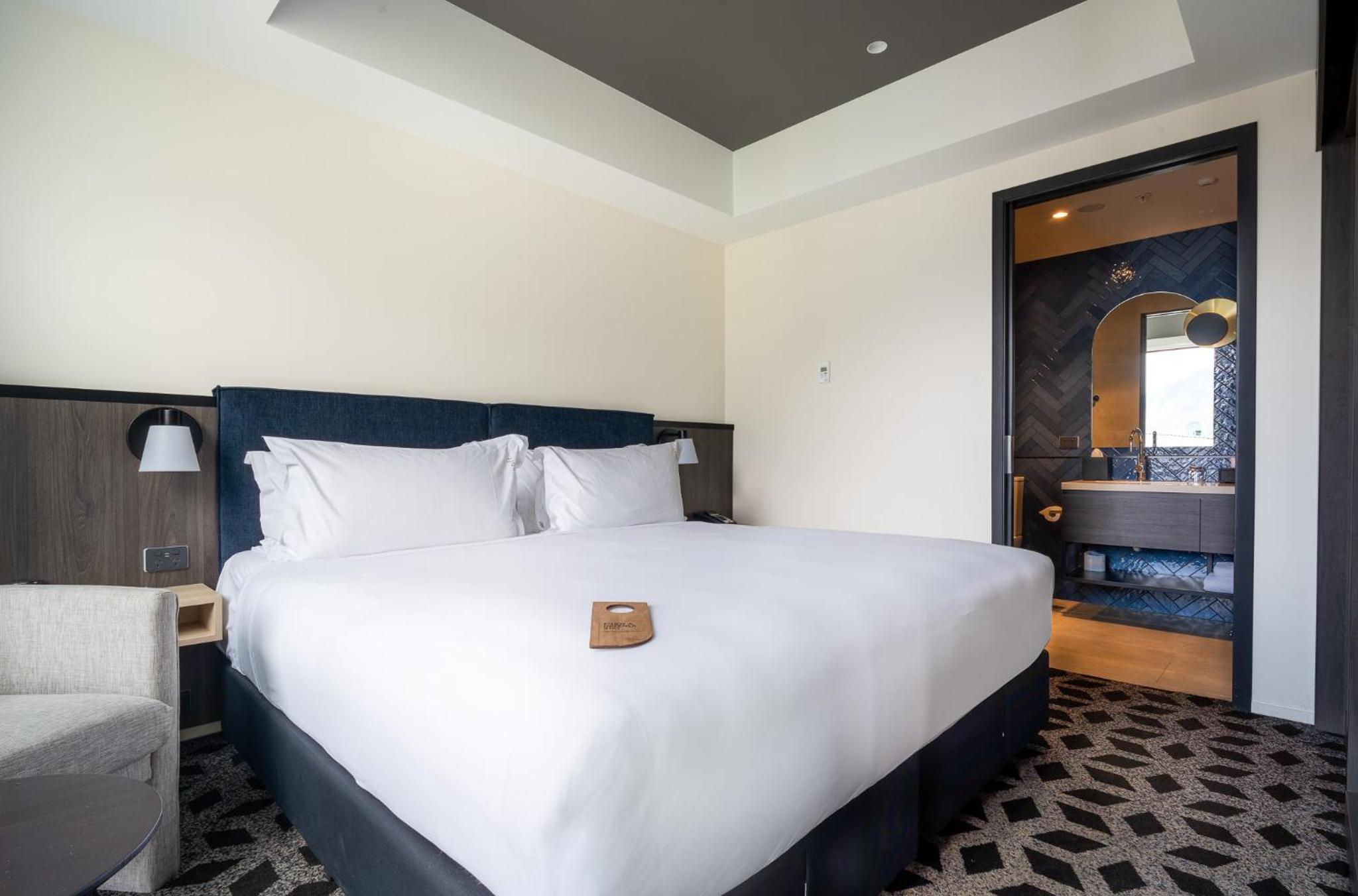 One-Bedroom Suite with Daybed and Mountain View - Photo 2