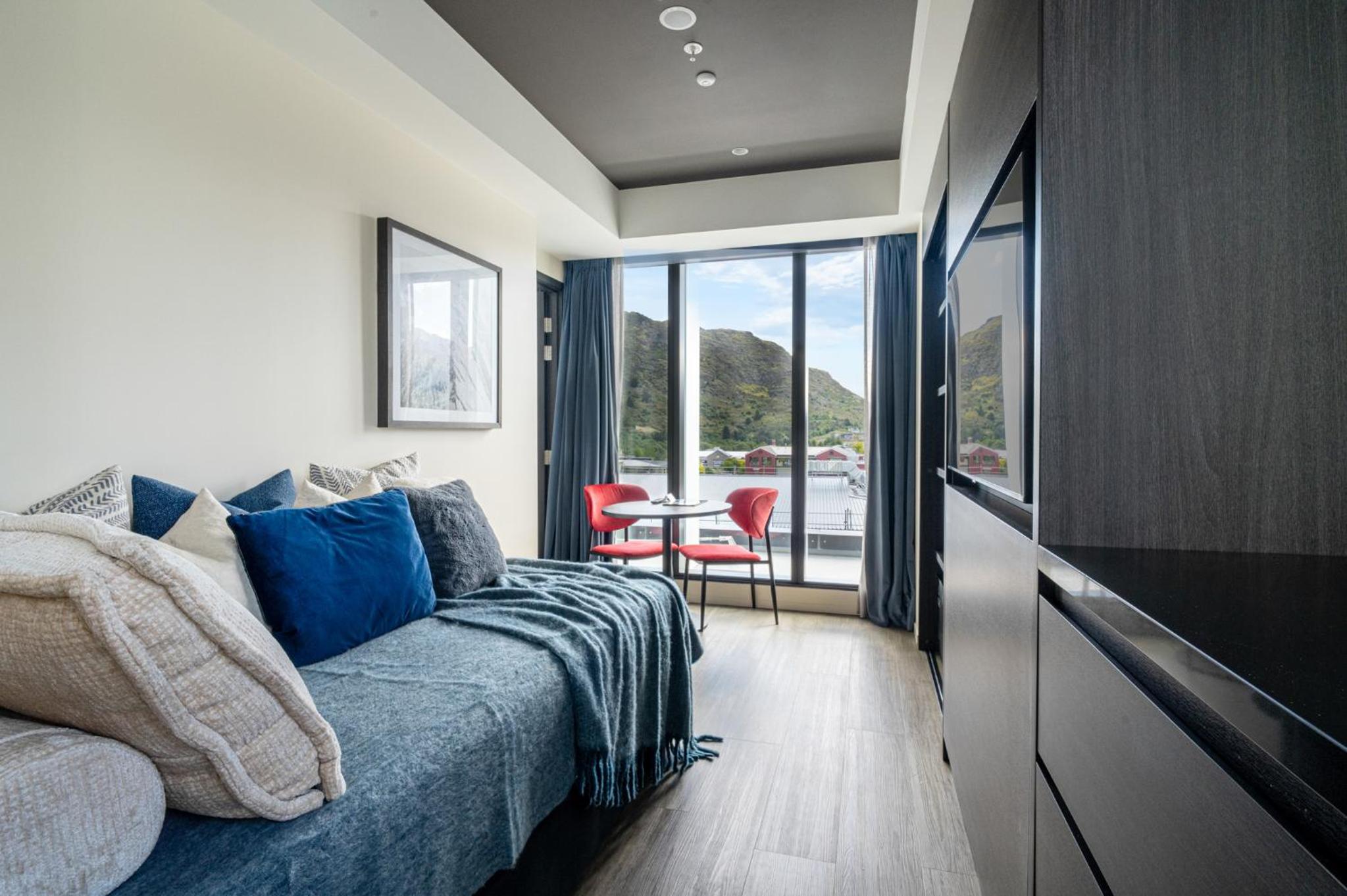 One-Bedroom Suite with Daybed and Mountain View - Photo 6