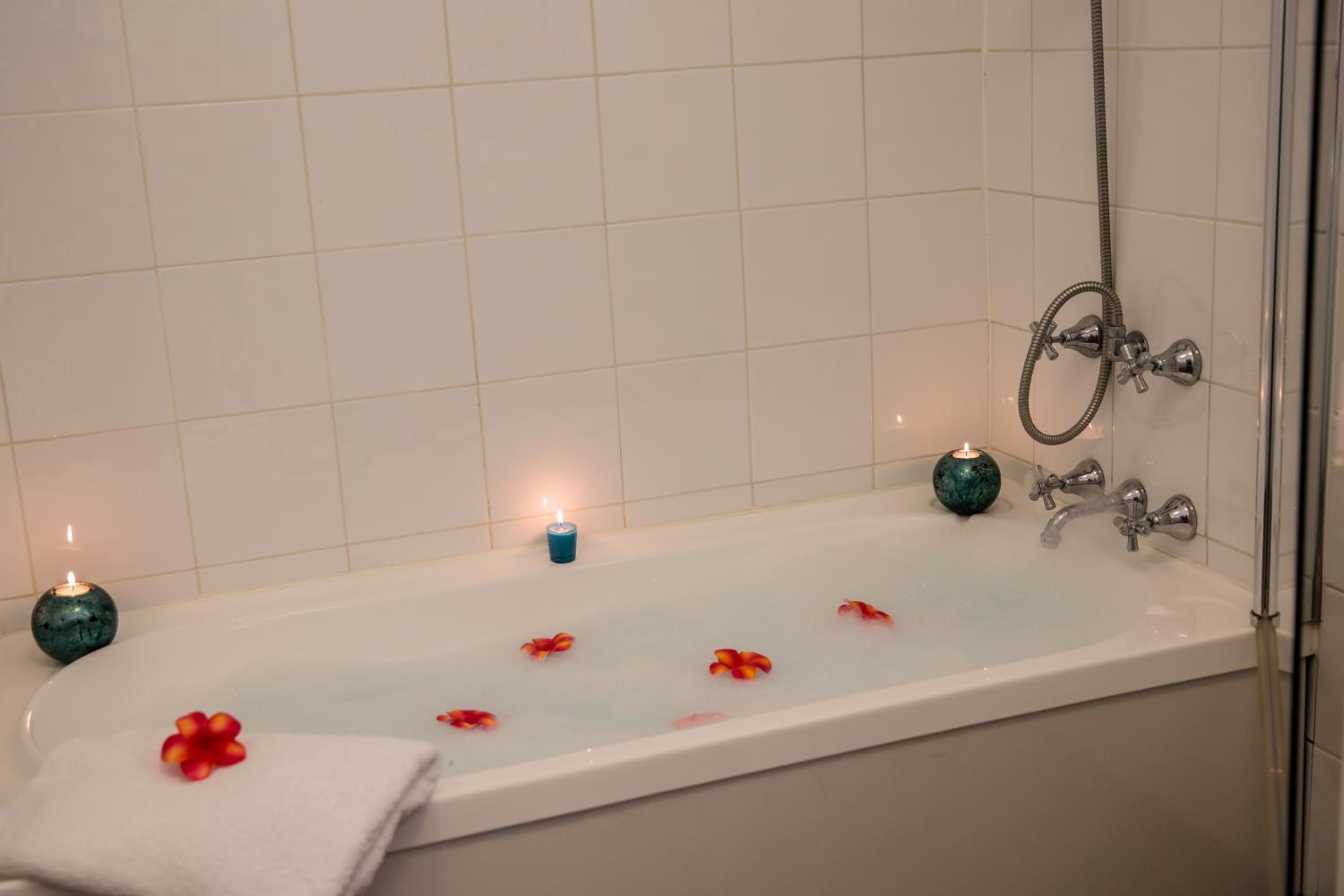 Executive King Suite with Bath photo 2