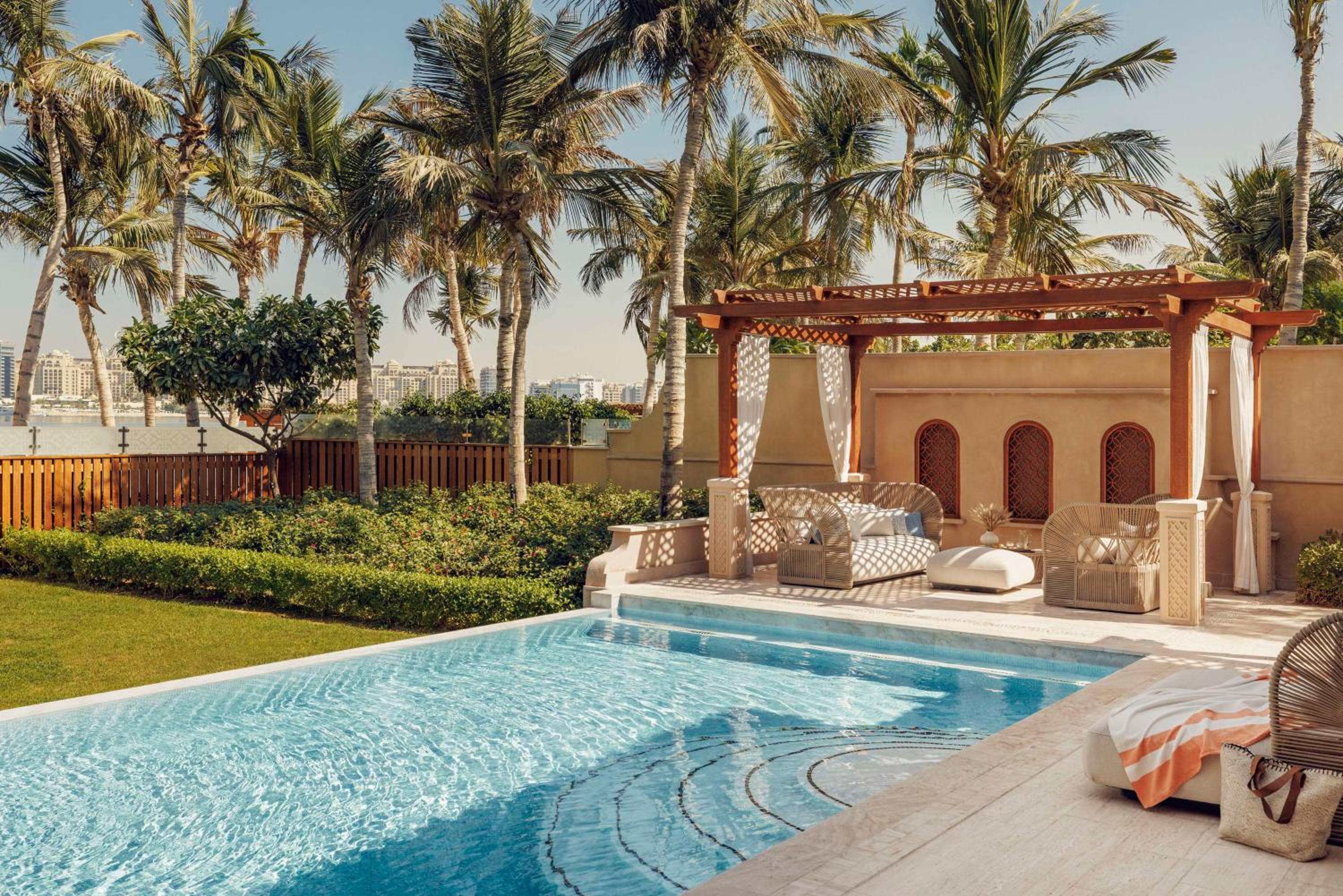 Three Bedroom Beachfront Villa with Waterpark Access