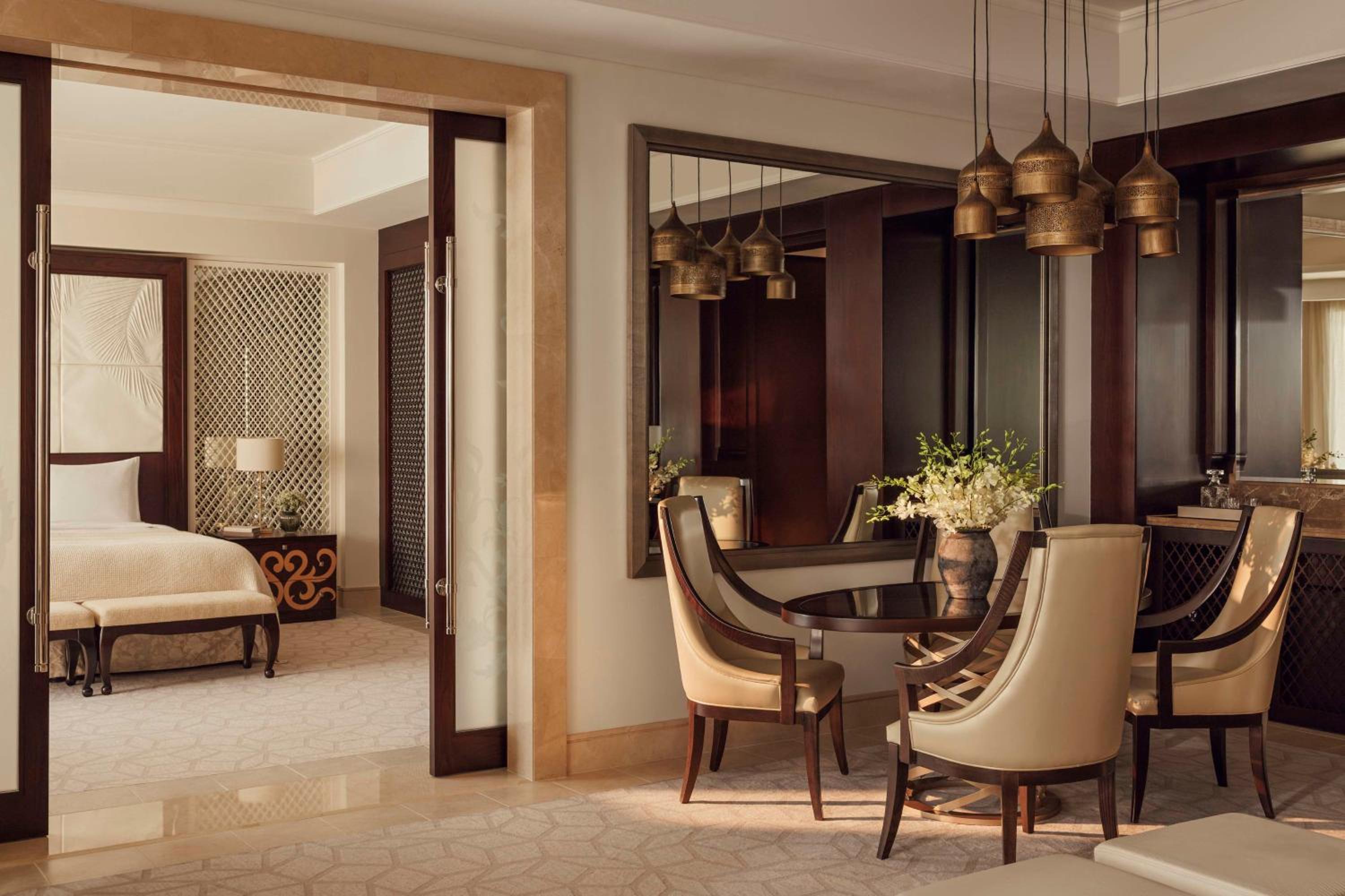 Beachfront Executive Suite with Waterpark Access