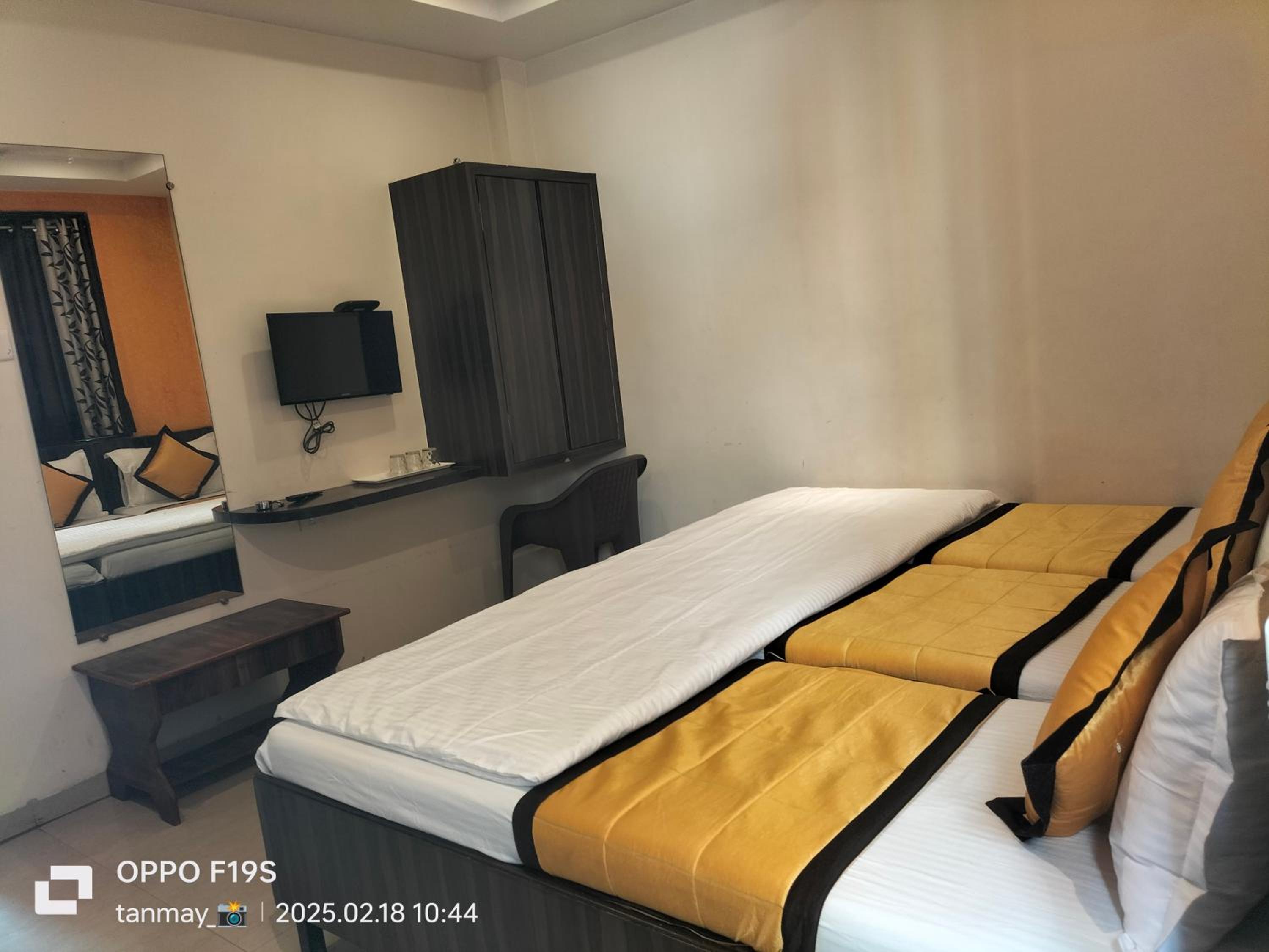 Budget Double Room photo 3