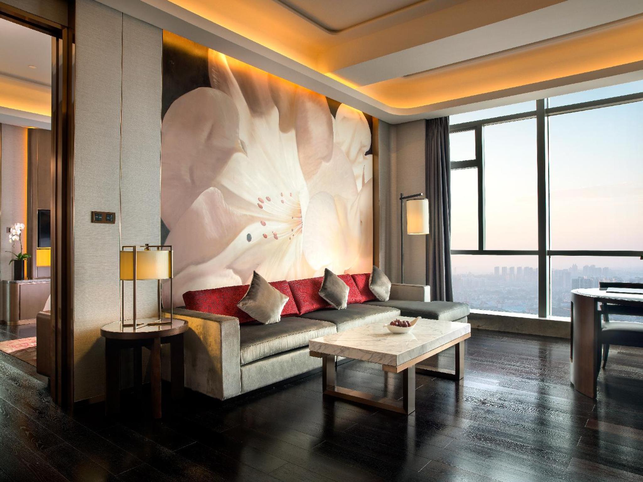Grand Deluxe Suite