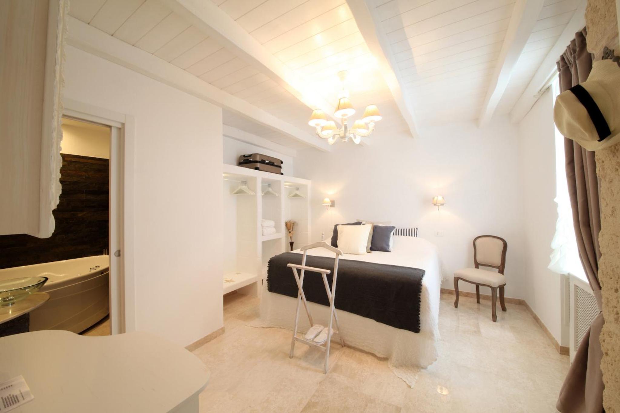 Double Room with Spa Bath photo 1