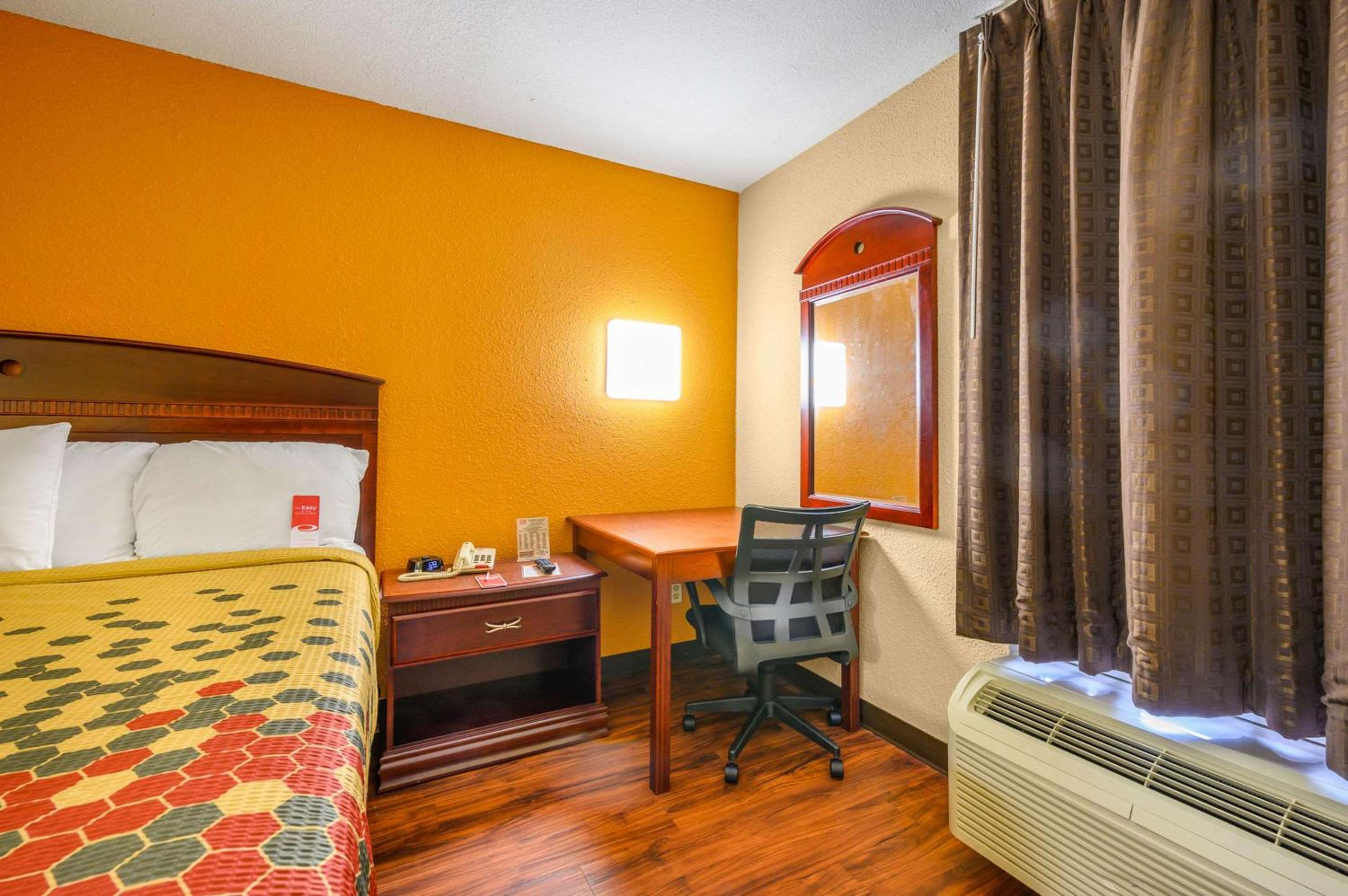 King Room - Non Smoking - Photo 1