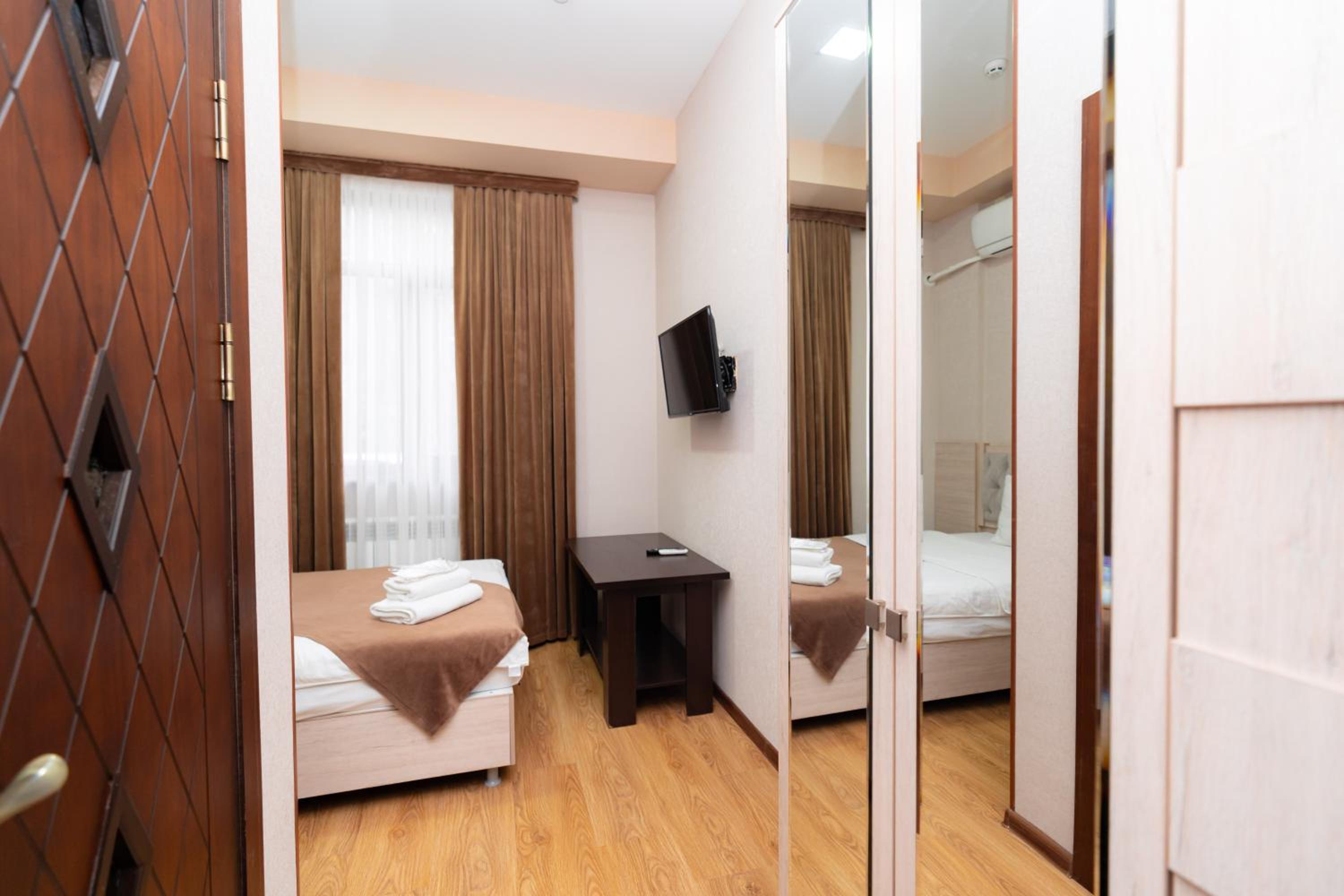 Single Room - Photo 5