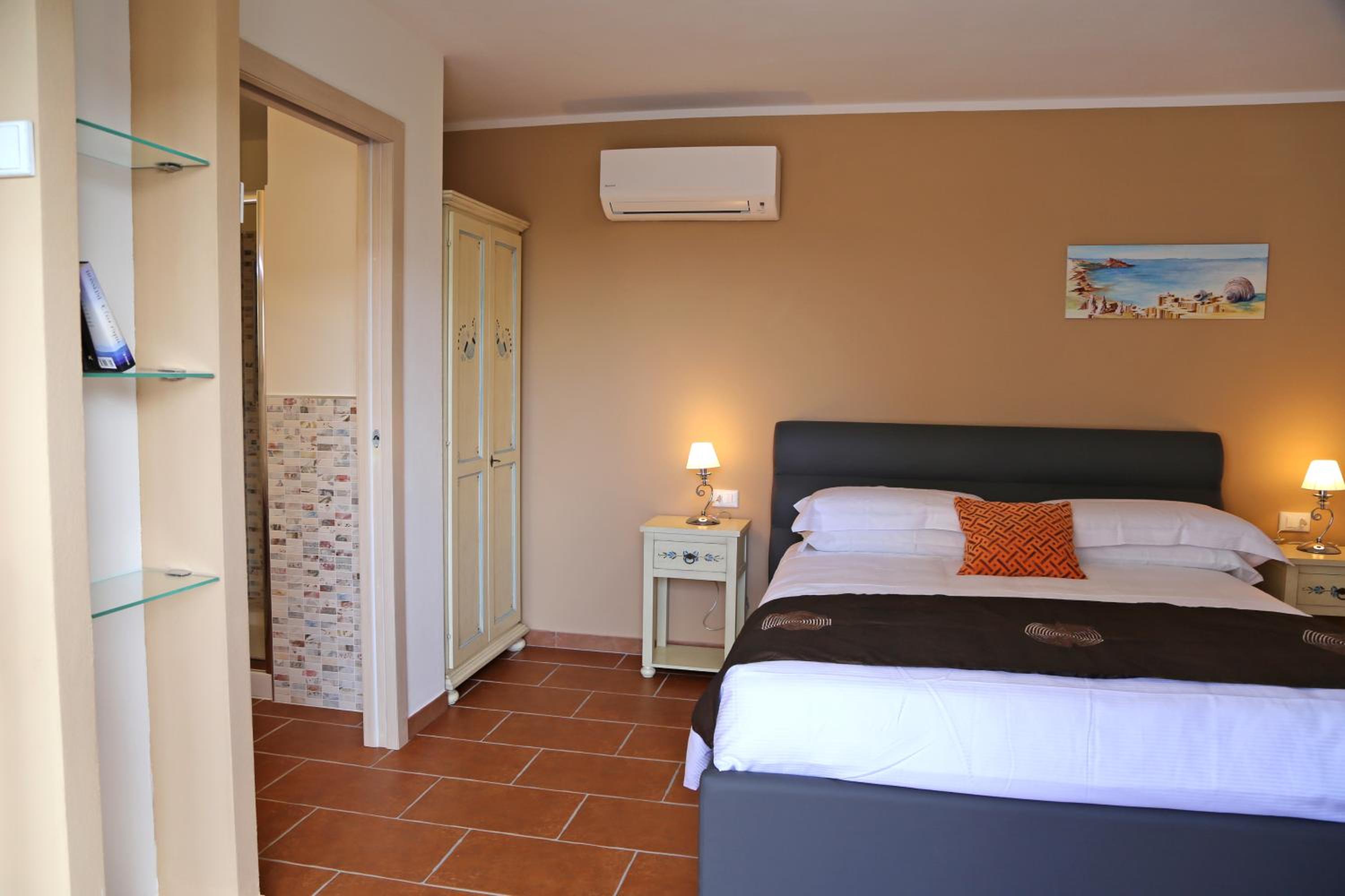Deluxe Triple Room - Photo 10