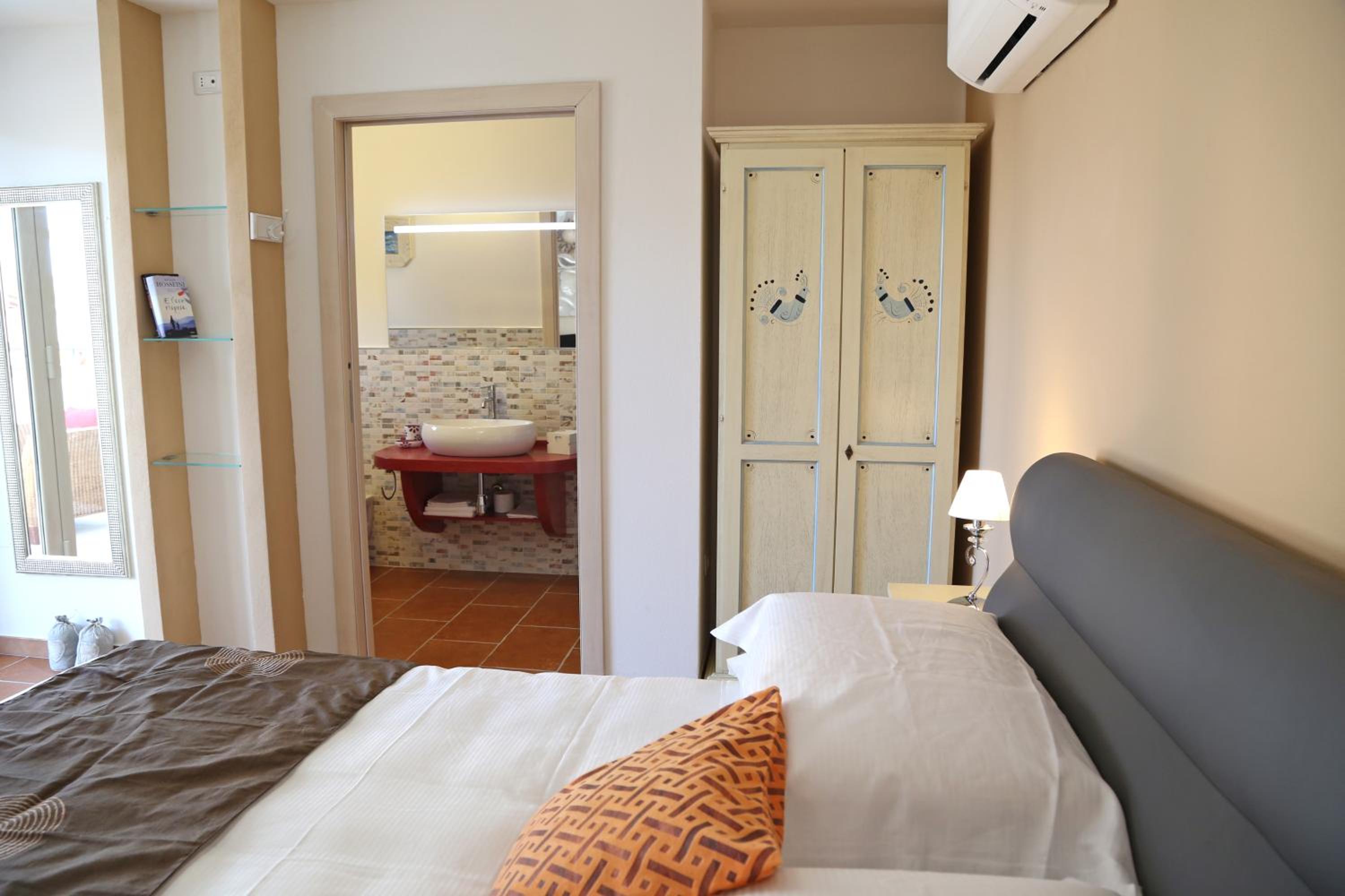 Deluxe Triple Room - Photo 20