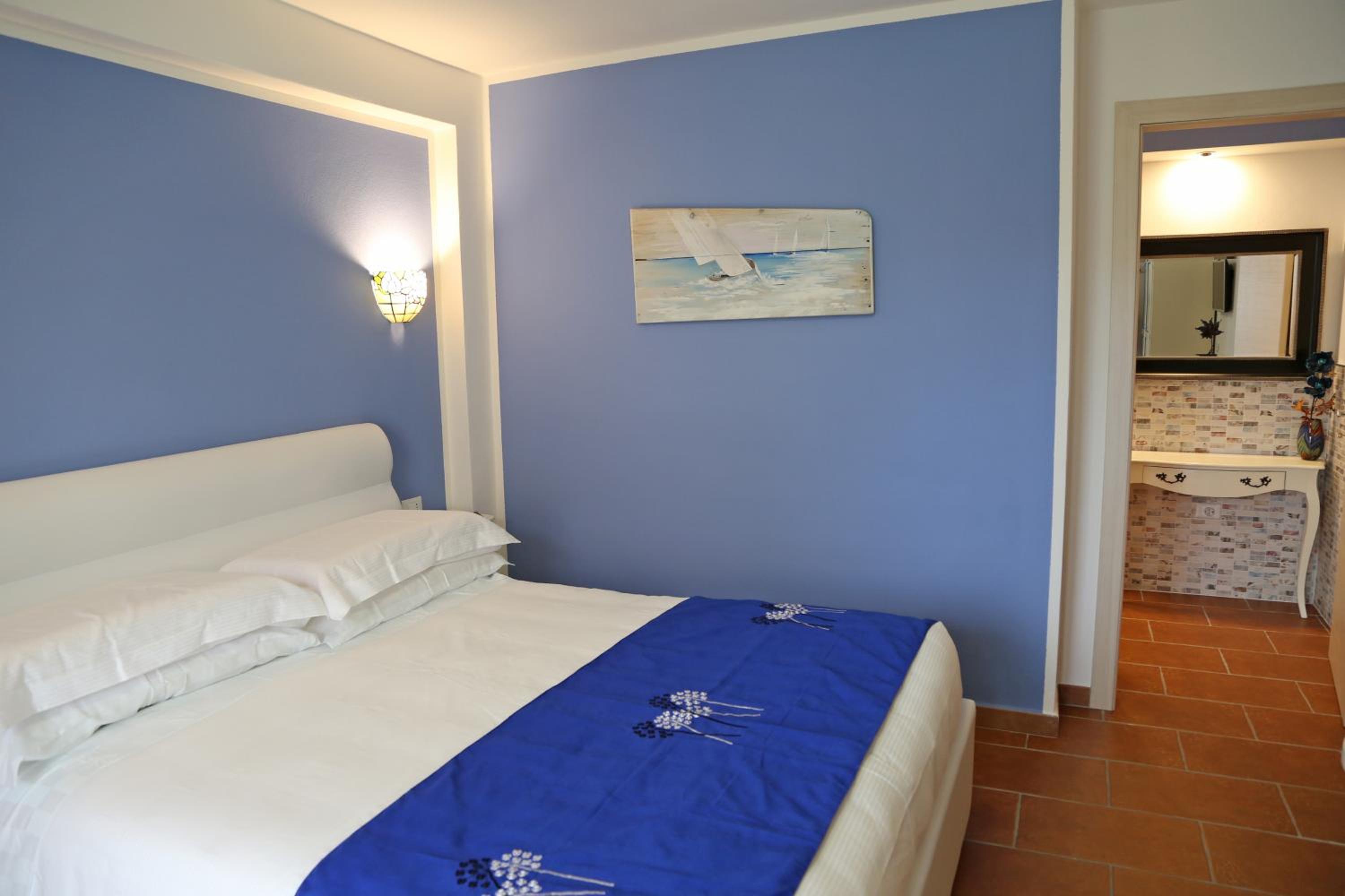 Superior King Room - Photo 10