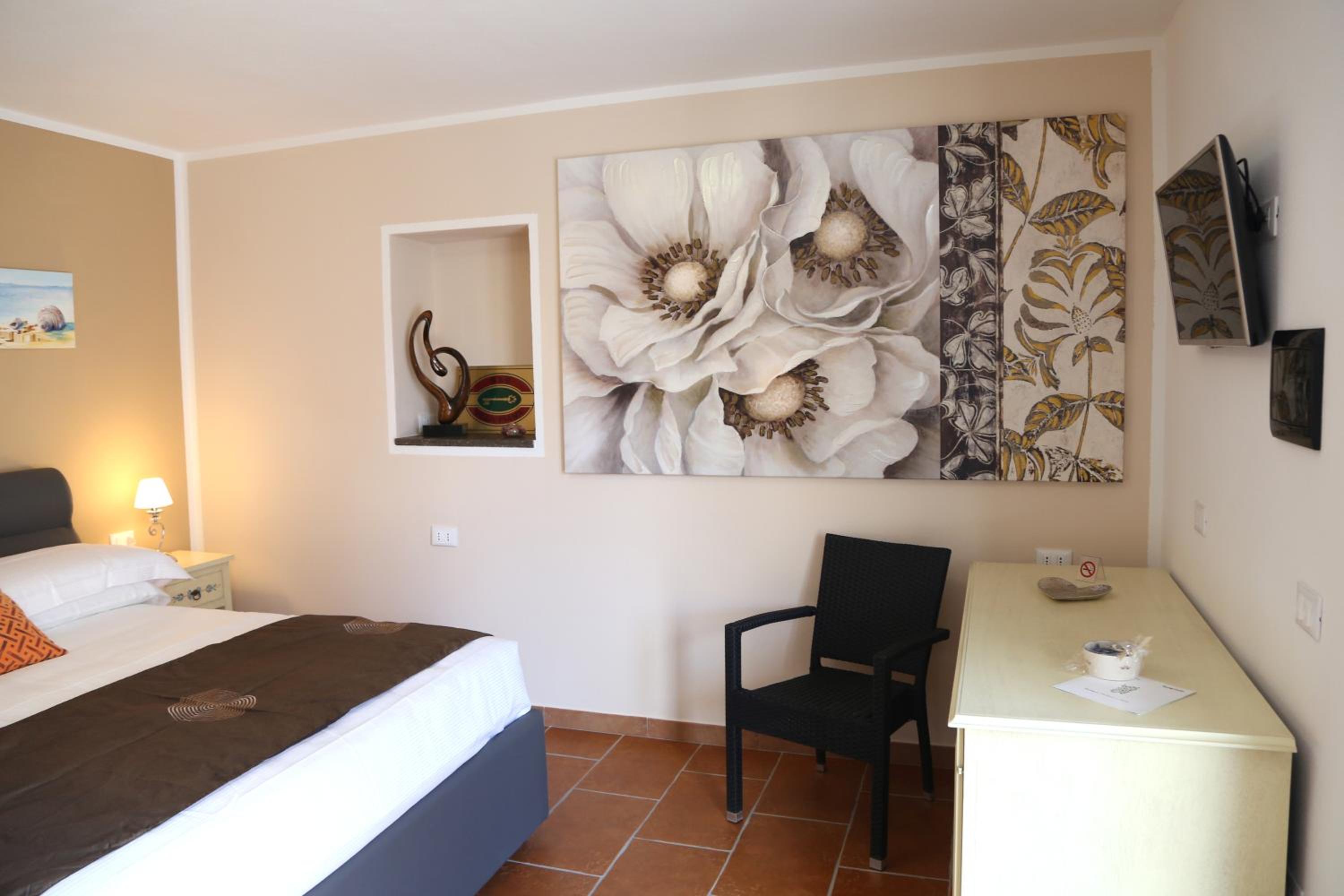 Deluxe Triple Room - Photo 11