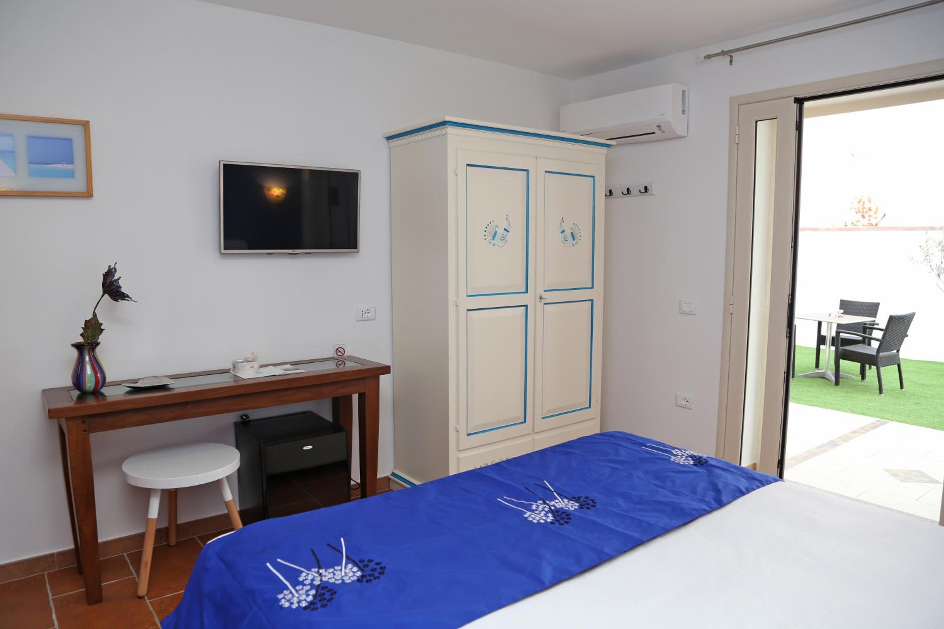 Superior King Room - Photo 7