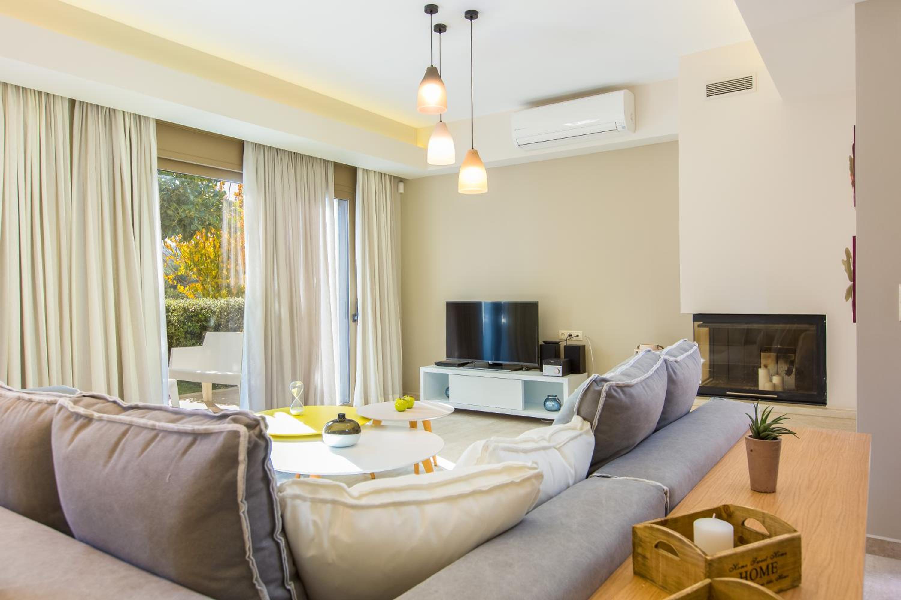 Three-Bedroom Villa photo 1